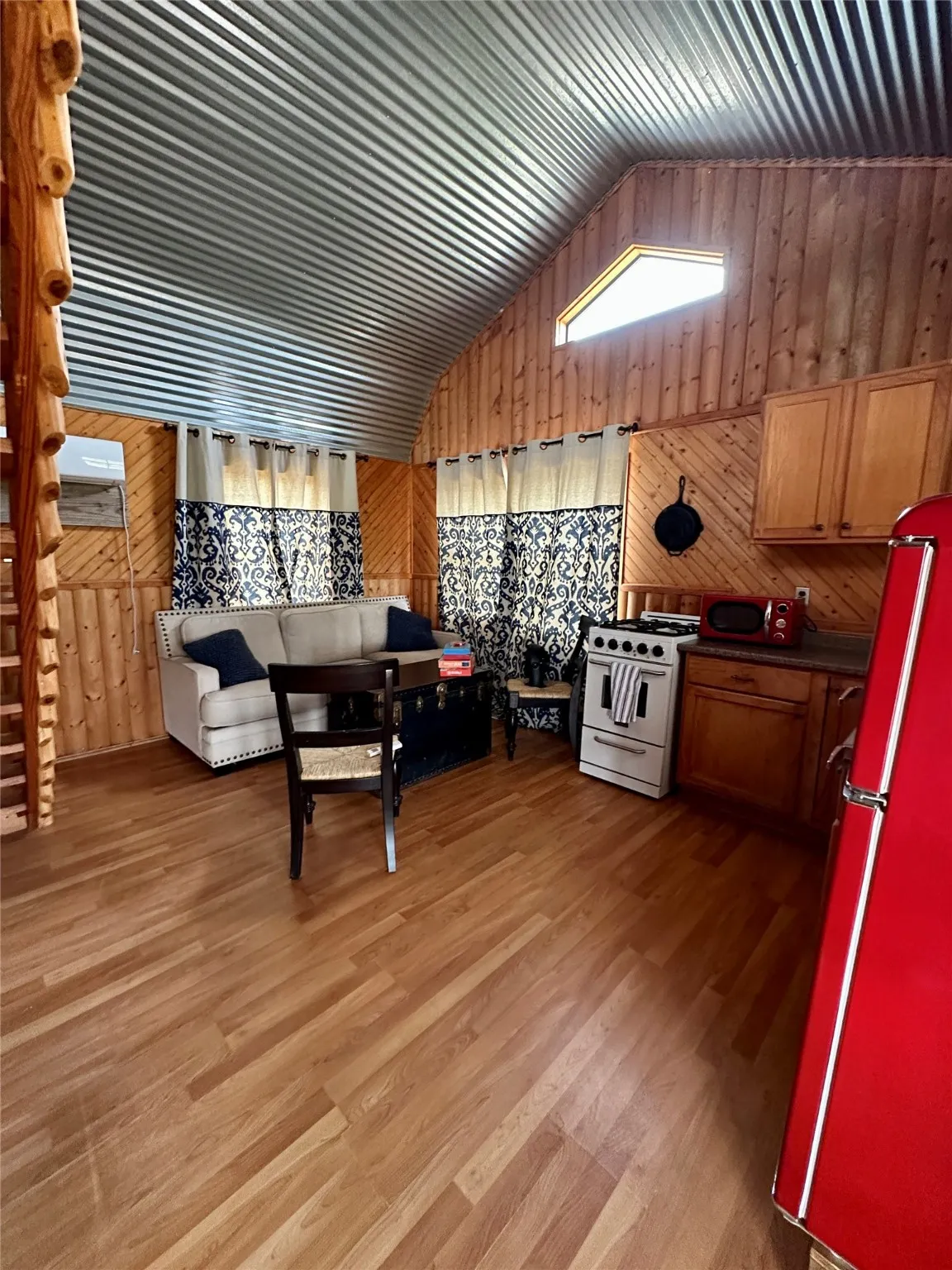 Single Family Residence For Sale in Brown County , 8982 County Road 149, Brownwood, Texas 76801, 1 Bedroom, 1 Bathroom, Garage spaces, 584 Sqft, built in 2018, mls#21153889, Real Estate Agent in Brownwood, Homes For Sale in Brown county, Homes For Sale in Brownwood, Realtor in Brownwood Texas, Real Estate Brokerage Independent Realty Texas, Luminita Cordes Realtor