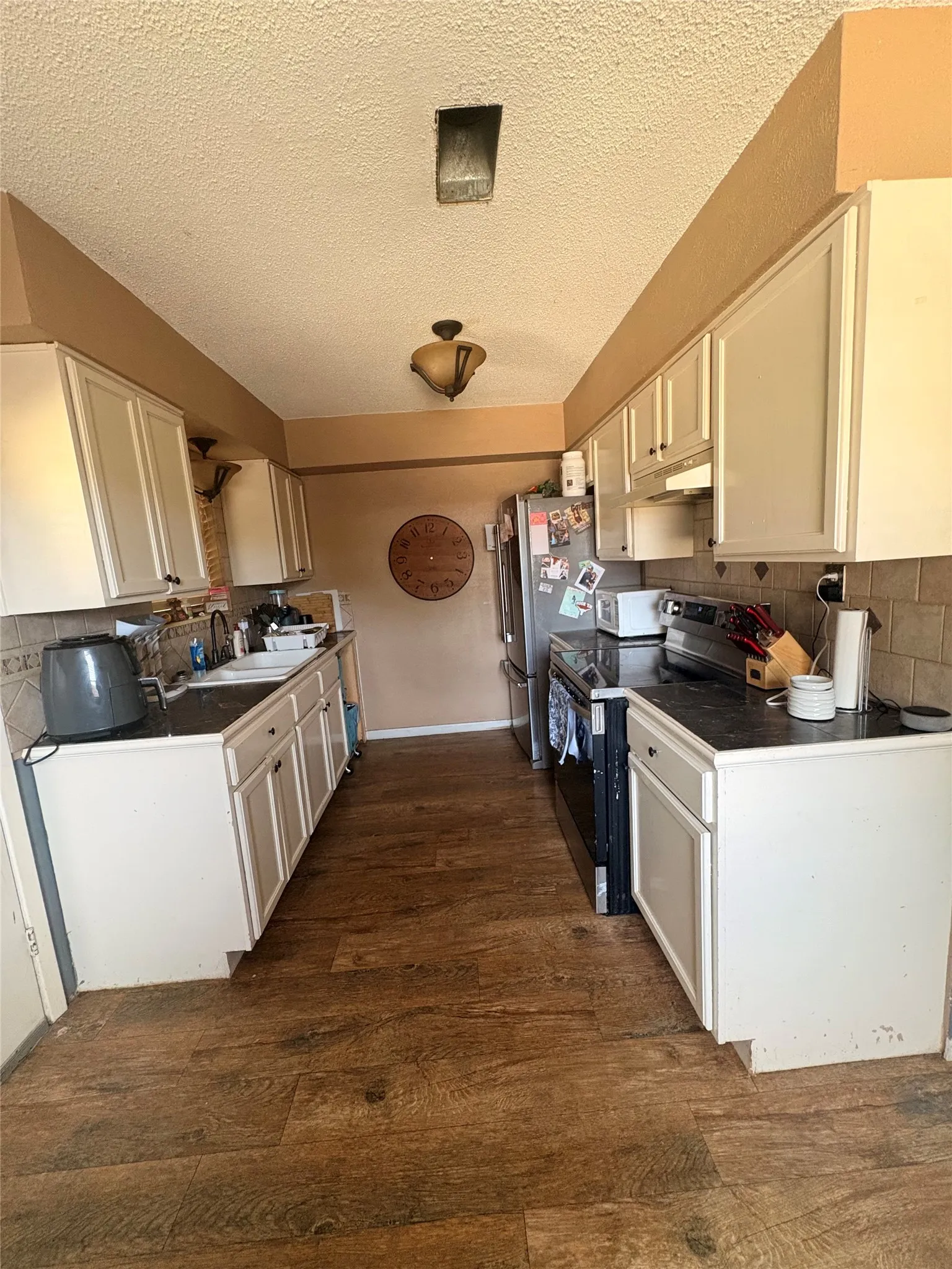 Single Family Residence For Sale in Mills County , 1412 Sunset Drive, Goldthwaite, Texas 76844, 2 Bedroom, 1 Bathroom, 2 Garage spaces, 1,080 Sqft, built in 1977, Price $150,000, mls#21155002, Real Estate Agent in Goldthwaite, Homes For Sale in Mills county, Homes For Sale in Goldthwaite, Realtor in Goldthwaite Texas, Real Estate Brokerage Independent Realty Texas, Luminita Cordes Realtor