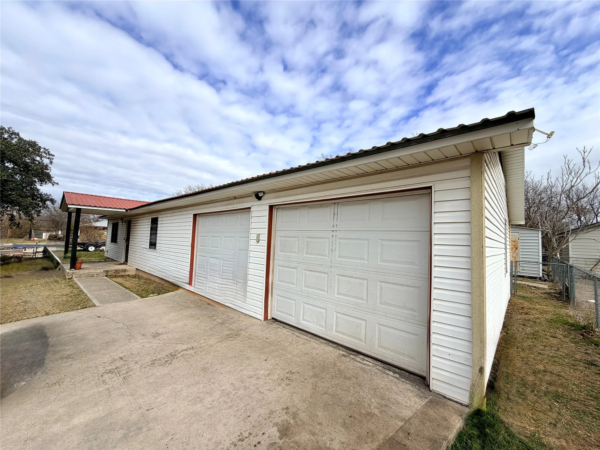 Single Family Residence For Sale in Mills County , 1412 Sunset Drive, Goldthwaite, Texas 76844, 2 Bedroom, 1 Bathroom, 2 Garage spaces, 1,080 Sqft, built in 1977, Price $150,000, mls#21155002, Real Estate Agent in Goldthwaite, Homes For Sale in Mills county, Homes For Sale in Goldthwaite, Realtor in Goldthwaite Texas, Real Estate Brokerage Independent Realty Texas, Luminita Cordes Realtor