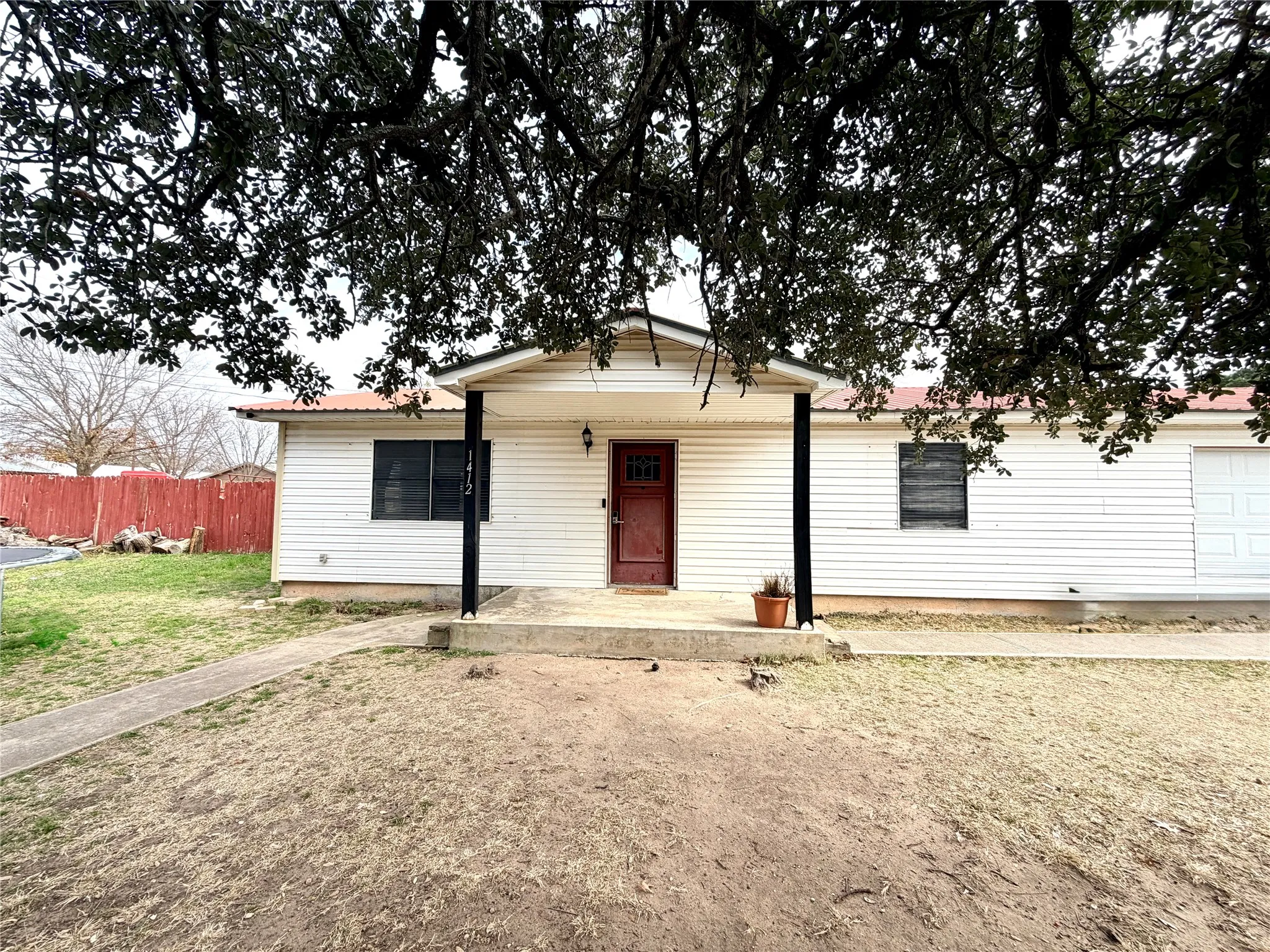 Single Family Residence For Sale in Mills County , 1412 Sunset Drive, Goldthwaite, Texas 76844, 2 Bedroom, 1 Bathroom, 2 Garage spaces, 1,080 Sqft, built in 1977, Price $150,000, mls#21155002, Real Estate Agent in Goldthwaite, Homes For Sale in Mills county, Homes For Sale in Goldthwaite, Realtor in Goldthwaite Texas, Real Estate Brokerage Independent Realty Texas, Luminita Cordes Realtor