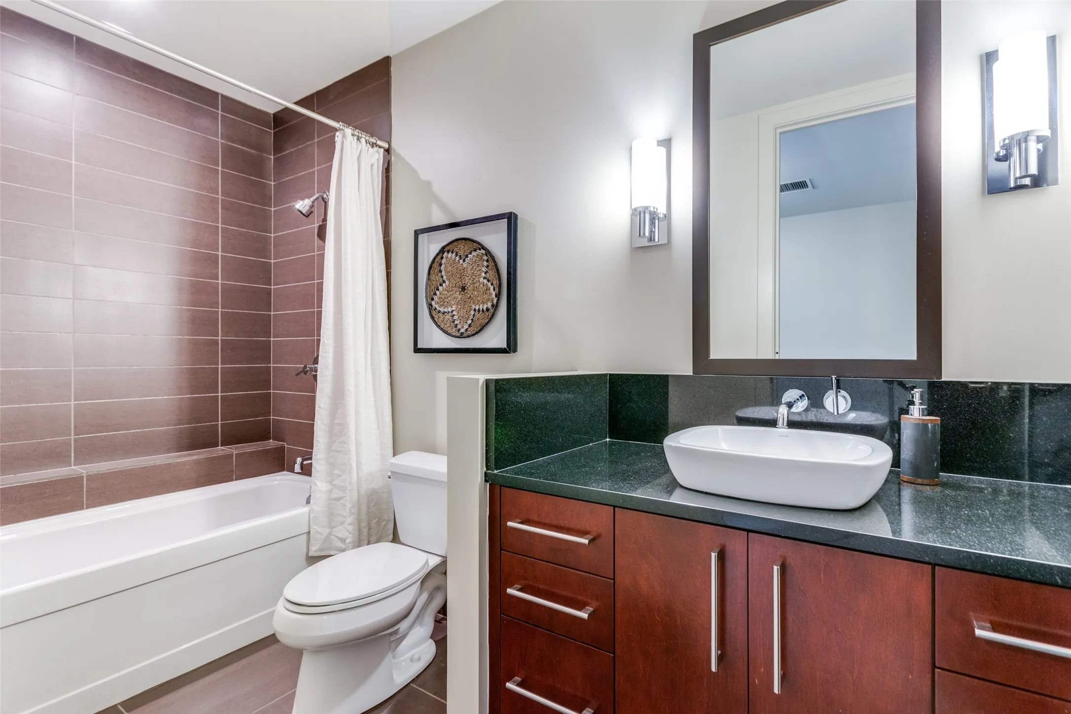 Condominium For Rent in Tarrant County , 2600 W 7th Street 2828, Fort Worth, Texas 76107, 2 Bedrooms, 2 Bathrooms, 2 Garage spaces, 1,263 Sqft, built in 1928, Preowned, Price $2,500, mls#21148261, Real Estate Agent in Fort Worth, Homes For Rent in Tarrant county, Homes For Rent in Fort Worth, Realtor in Fort Worth Texas, Real Estate Brokerage Independent Realty Texas, Luminita Cordes Realtor