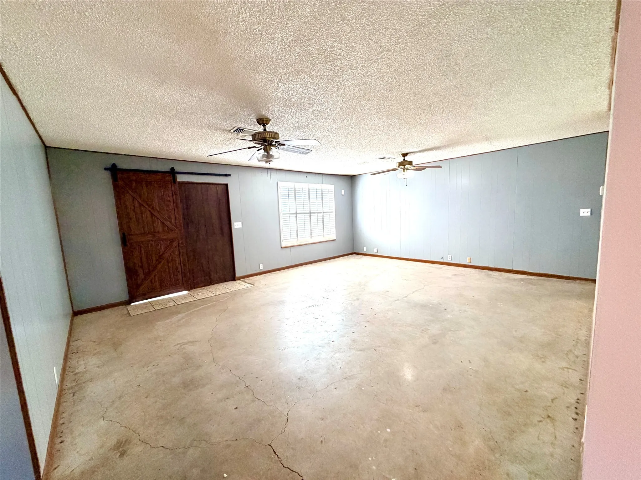 Single Family Residence For Sale in Mills County , 1303 Hanna Valley Road, Goldthwaite, Texas 76844, 3 Bedroom, 2 Bathroom, 2 Garage spaces, 1,724 Sqft, built in 1971, mls#21155045, Real Estate Agent in Goldthwaite, Homes For Sale in Mills county, Homes For Sale in Goldthwaite, Realtor in Goldthwaite Texas, Real Estate Brokerage Independent Realty Texas, Luminita Cordes Realtor