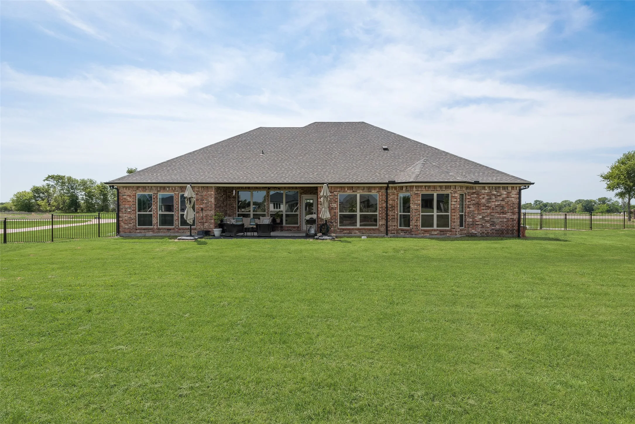 Single Family Residence For Sale in Kaufman County , 1044 Encino Court, Wills Point, Texas 75169, 5 Bedroom, 3 Bathroom, 2 Garage spaces, 2,753 Sqft, built in 2022, mls#21155129, Real Estate Agent in Wills Point, Homes For Sale in Kaufman county, Homes For Sale in Wills Point, Realtor in Wills Point Texas, Real Estate Brokerage Independent Realty Texas, Luminita Cordes Realtor