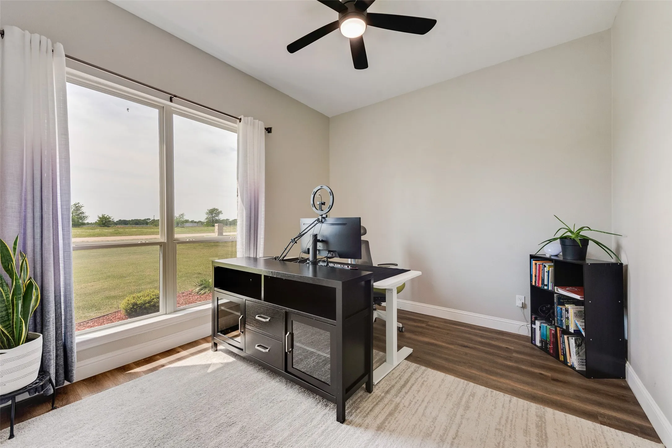 Single Family Residence For Sale in Kaufman County , 1044 Encino Court, Wills Point, Texas 75169, 5 Bedroom, 3 Bathroom, 2 Garage spaces, 2,753 Sqft, built in 2022, mls#21155129, Real Estate Agent in Wills Point, Homes For Sale in Kaufman county, Homes For Sale in Wills Point, Realtor in Wills Point Texas, Real Estate Brokerage Independent Realty Texas, Luminita Cordes Realtor