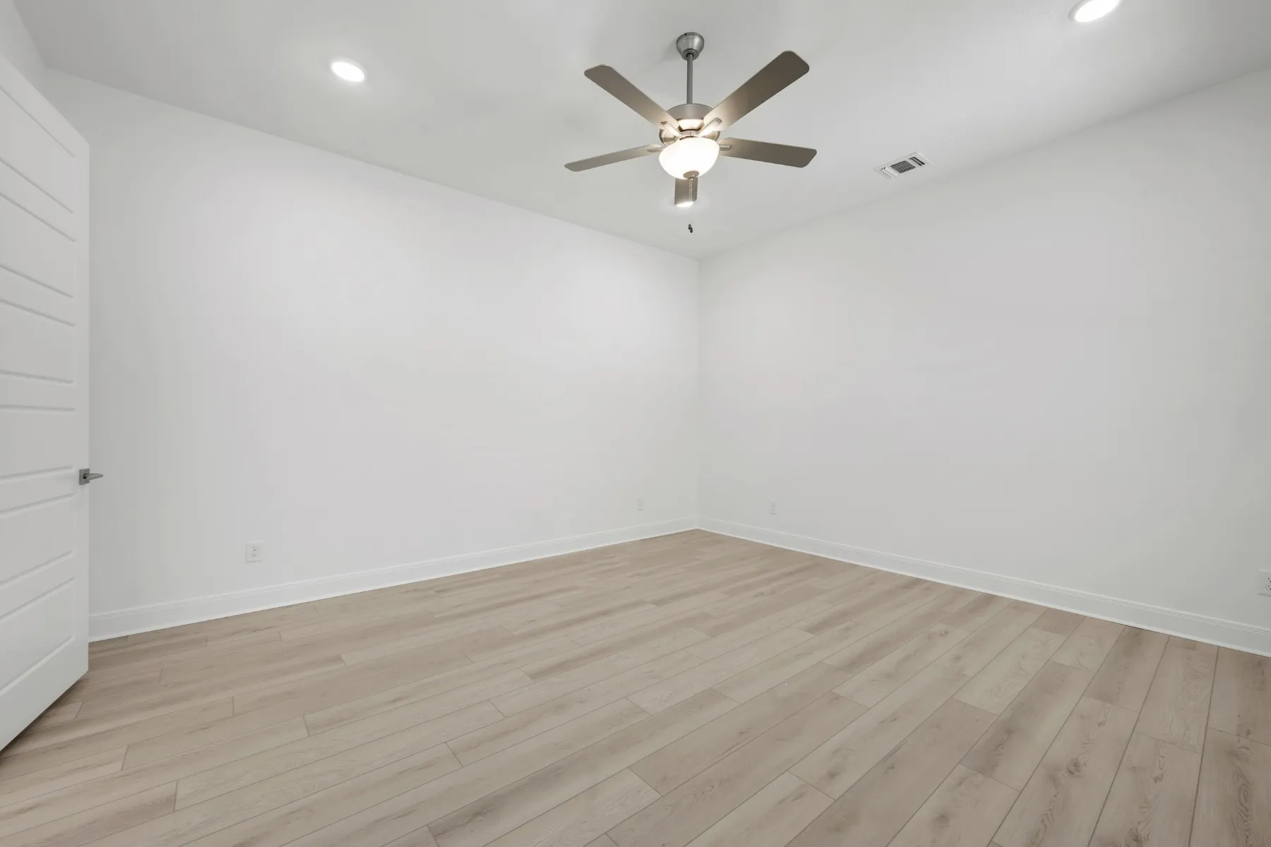 Unfurnished room with recessed lighting, a ceiling fan, and light wood-type flooring