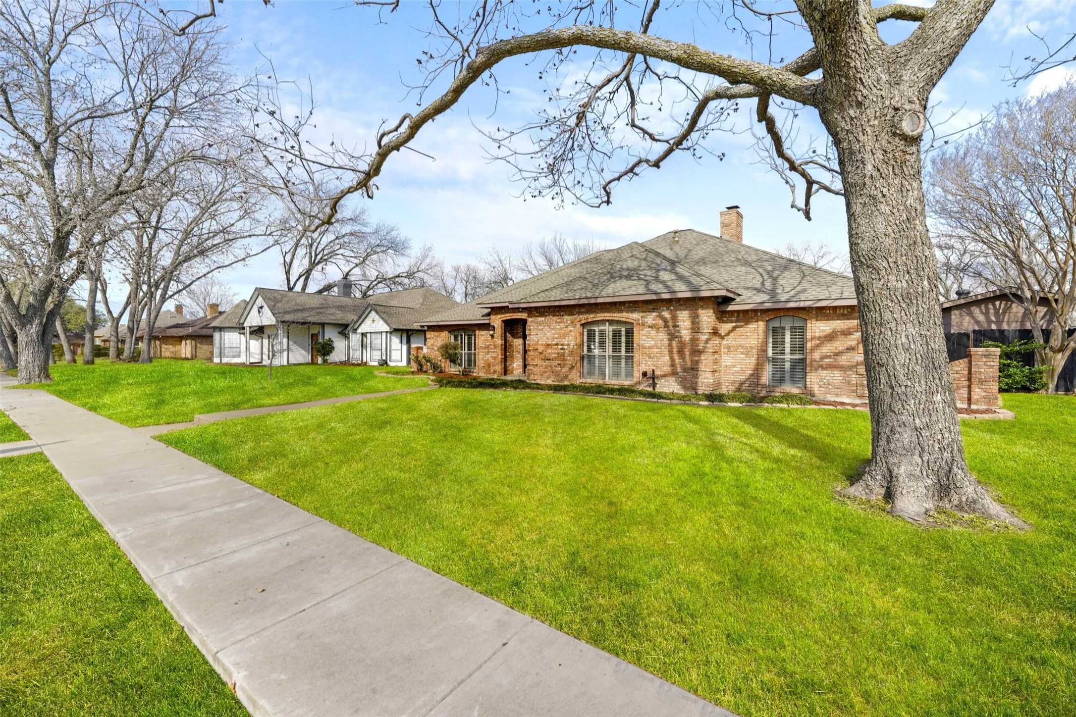 Single Family Residence For Sale in Dallas County , 6018 Raleigh Drive, Garland, Texas 75044, 3 Bedroom, 3 Bathroom, 2 Garage spaces, 2,219 Sqft, built in 1983, mls#21155108, Real Estate Agent in Garland, Homes For Sale in Dallas county, Homes For Sale in Garland, Realtor in Garland Texas, Real Estate Brokerage Independent Realty Texas, Luminita Cordes Realtor
