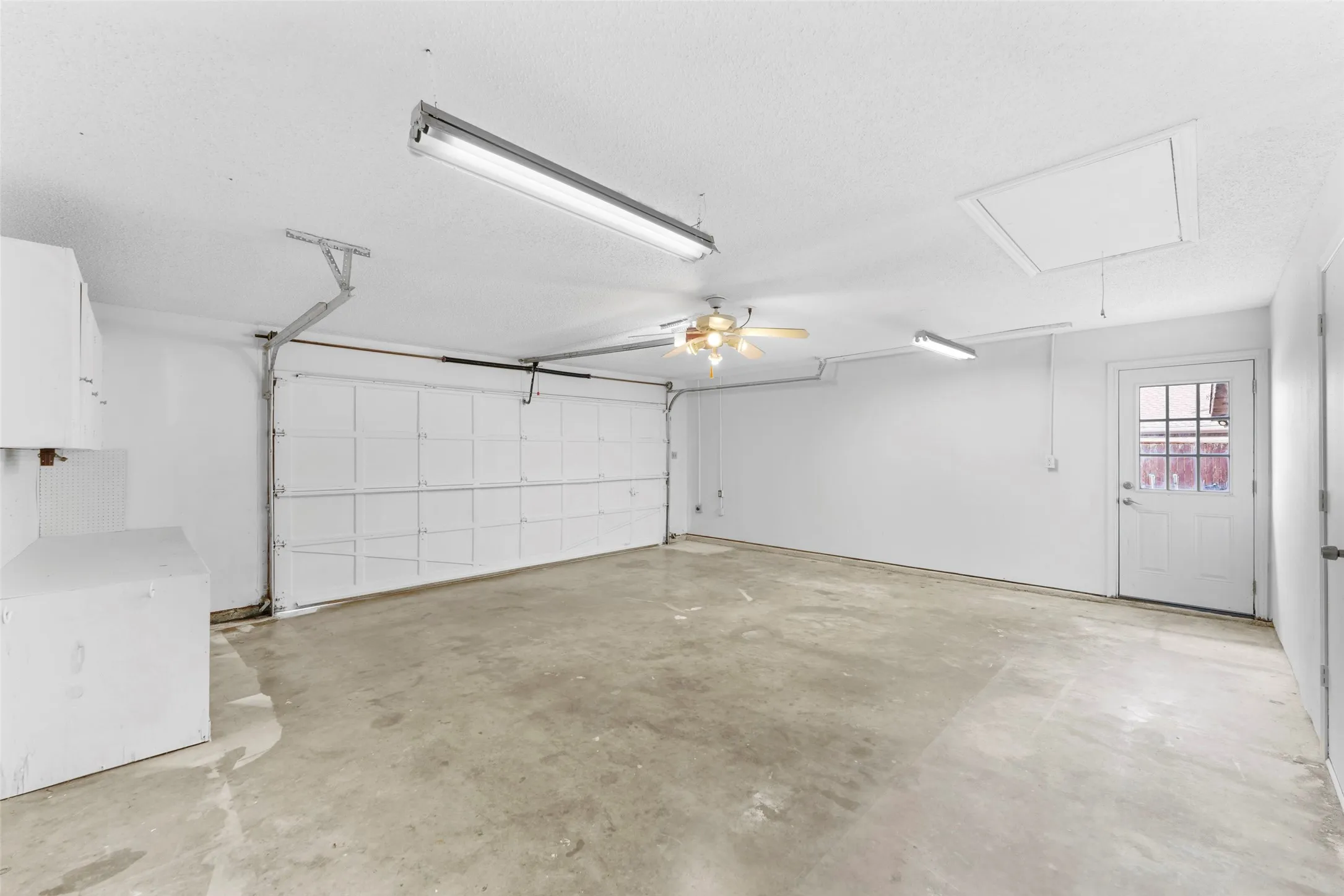 Single Family Residence For Sale in Dallas County , 6018 Raleigh Drive, Garland, Texas 75044, 3 Bedroom, 3 Bathroom, 2 Garage spaces, 2,219 Sqft, built in 1983, mls#21155108, Real Estate Agent in Garland, Homes For Sale in Dallas county, Homes For Sale in Garland, Realtor in Garland Texas, Real Estate Brokerage Independent Realty Texas, Luminita Cordes Realtor