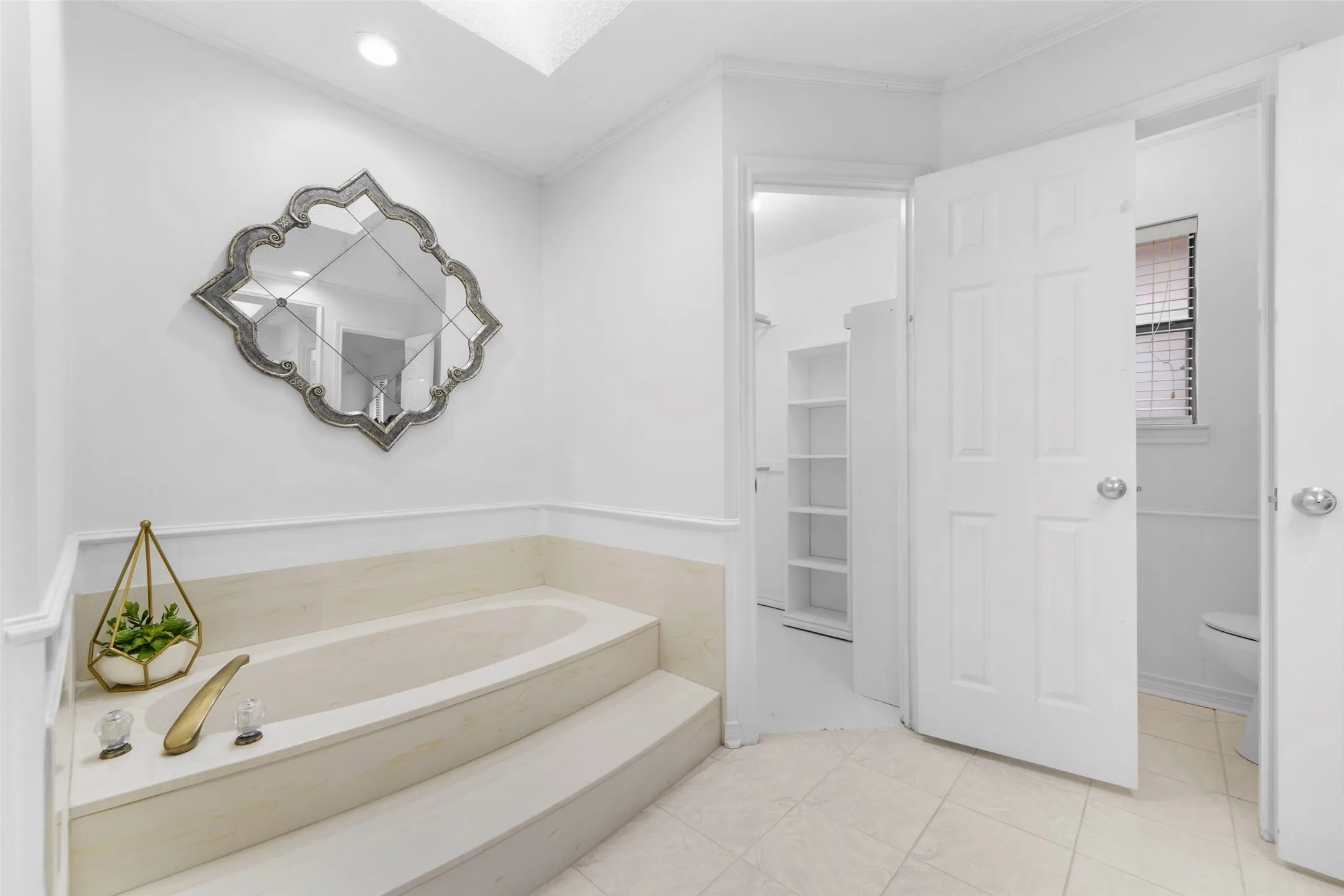Single Family Residence For Sale in Dallas County , 6018 Raleigh Drive, Garland, Texas 75044, 3 Bedroom, 3 Bathroom, 2 Garage spaces, 2,219 Sqft, built in 1983, mls#21155108, Real Estate Agent in Garland, Homes For Sale in Dallas county, Homes For Sale in Garland, Realtor in Garland Texas, Real Estate Brokerage Independent Realty Texas, Luminita Cordes Realtor