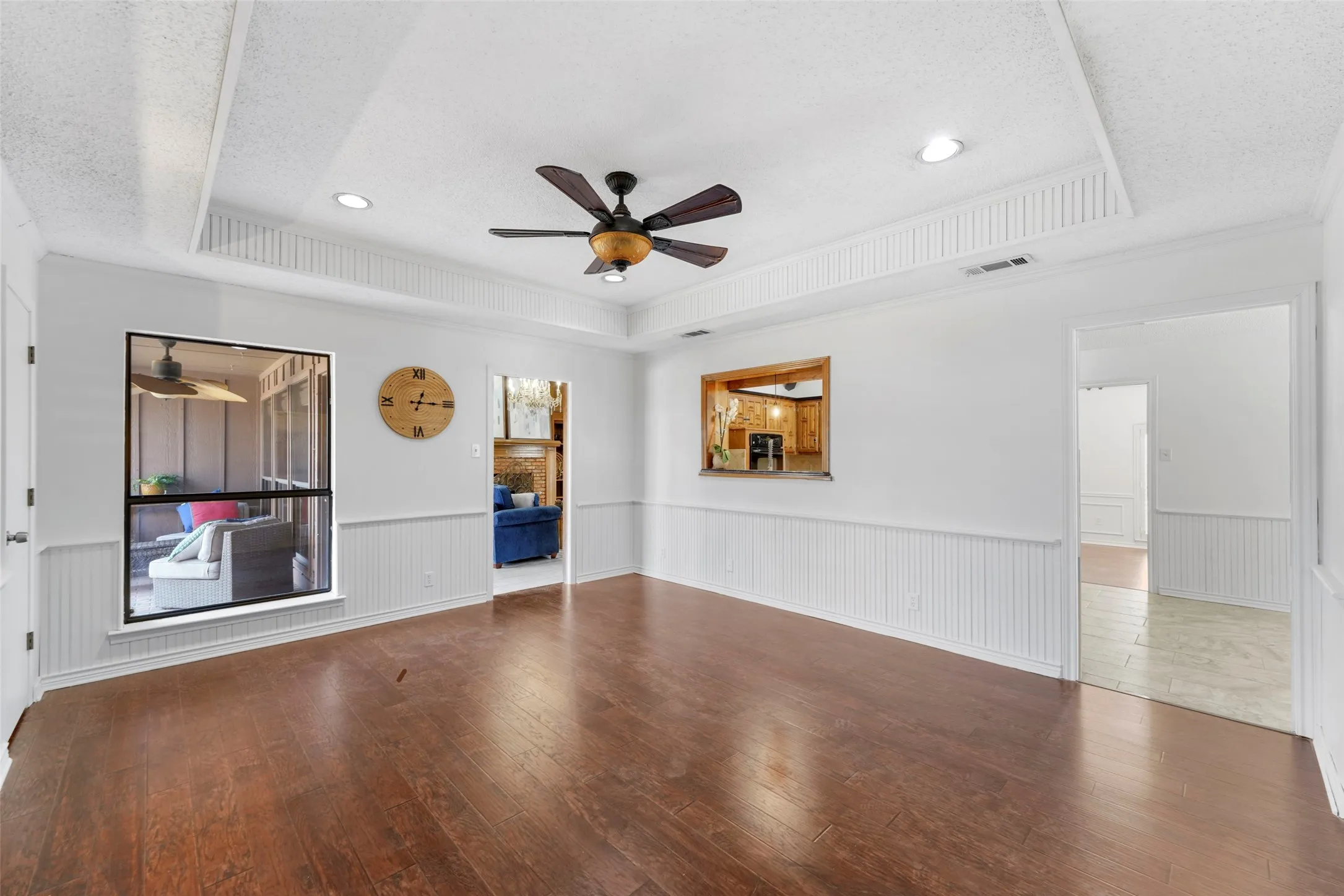 Single Family Residence For Sale in Dallas County , 6018 Raleigh Drive, Garland, Texas 75044, 3 Bedroom, 3 Bathroom, 2 Garage spaces, 2,219 Sqft, built in 1983, mls#21155108, Real Estate Agent in Garland, Homes For Sale in Dallas county, Homes For Sale in Garland, Realtor in Garland Texas, Real Estate Brokerage Independent Realty Texas, Luminita Cordes Realtor
