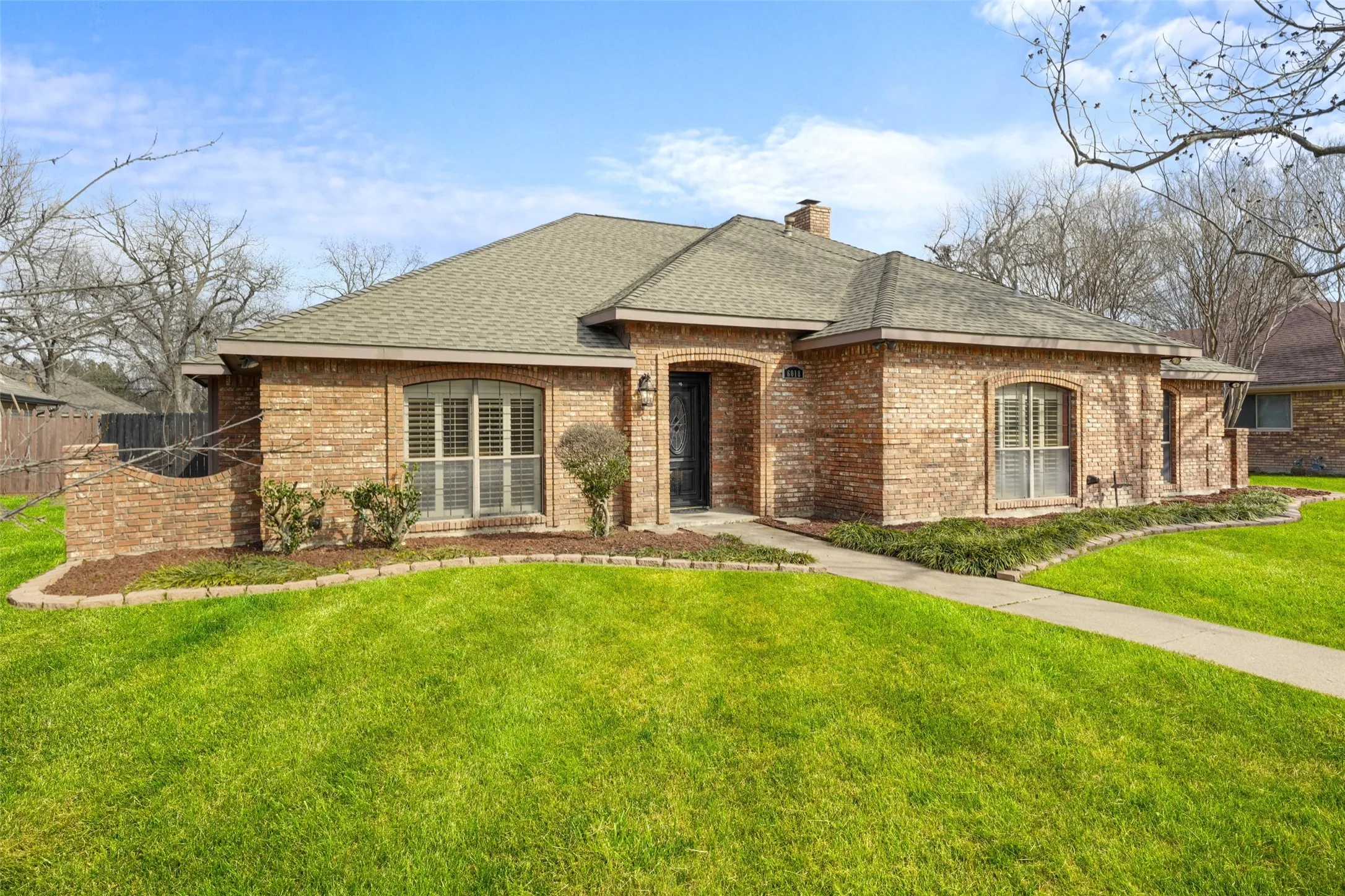 Single Family Residence For Sale in Dallas County , 6018 Raleigh Drive, Garland, Texas 75044, 3 Bedroom, 3 Bathroom, 2 Garage spaces, 2,219 Sqft, built in 1983, mls#21155108, Real Estate Agent in Garland, Homes For Sale in Dallas county, Homes For Sale in Garland, Realtor in Garland Texas, Real Estate Brokerage Independent Realty Texas, Luminita Cordes Realtor