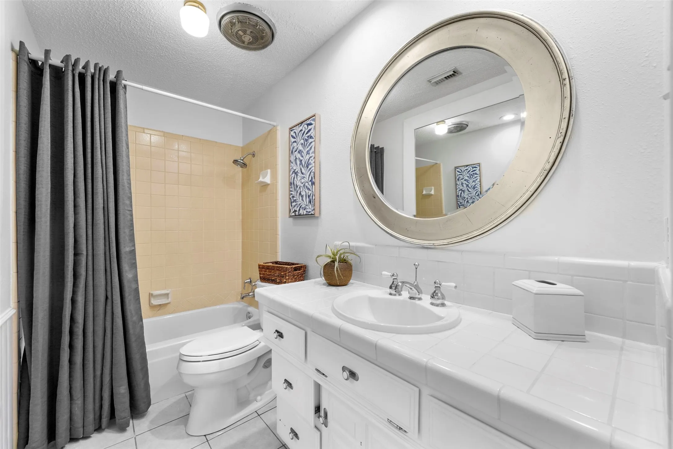 Single Family Residence For Sale in Dallas County , 6018 Raleigh Drive, Garland, Texas 75044, 3 Bedroom, 3 Bathroom, 2 Garage spaces, 2,219 Sqft, built in 1983, mls#21155108, Real Estate Agent in Garland, Homes For Sale in Dallas county, Homes For Sale in Garland, Realtor in Garland Texas, Real Estate Brokerage Independent Realty Texas, Luminita Cordes Realtor