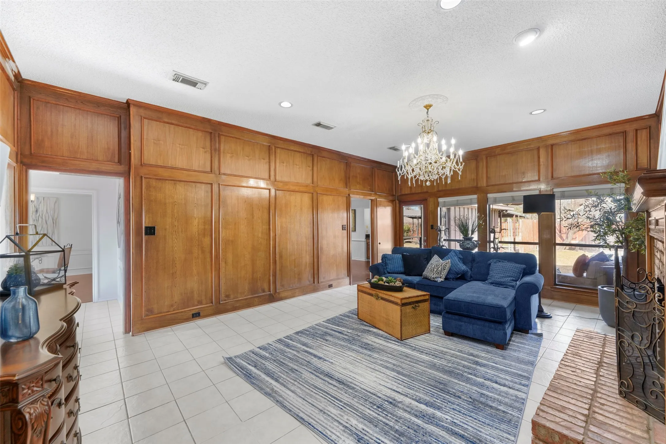 Single Family Residence For Sale in Dallas County , 6018 Raleigh Drive, Garland, Texas 75044, 3 Bedroom, 3 Bathroom, 2 Garage spaces, 2,219 Sqft, built in 1983, mls#21155108, Real Estate Agent in Garland, Homes For Sale in Dallas county, Homes For Sale in Garland, Realtor in Garland Texas, Real Estate Brokerage Independent Realty Texas, Luminita Cordes Realtor