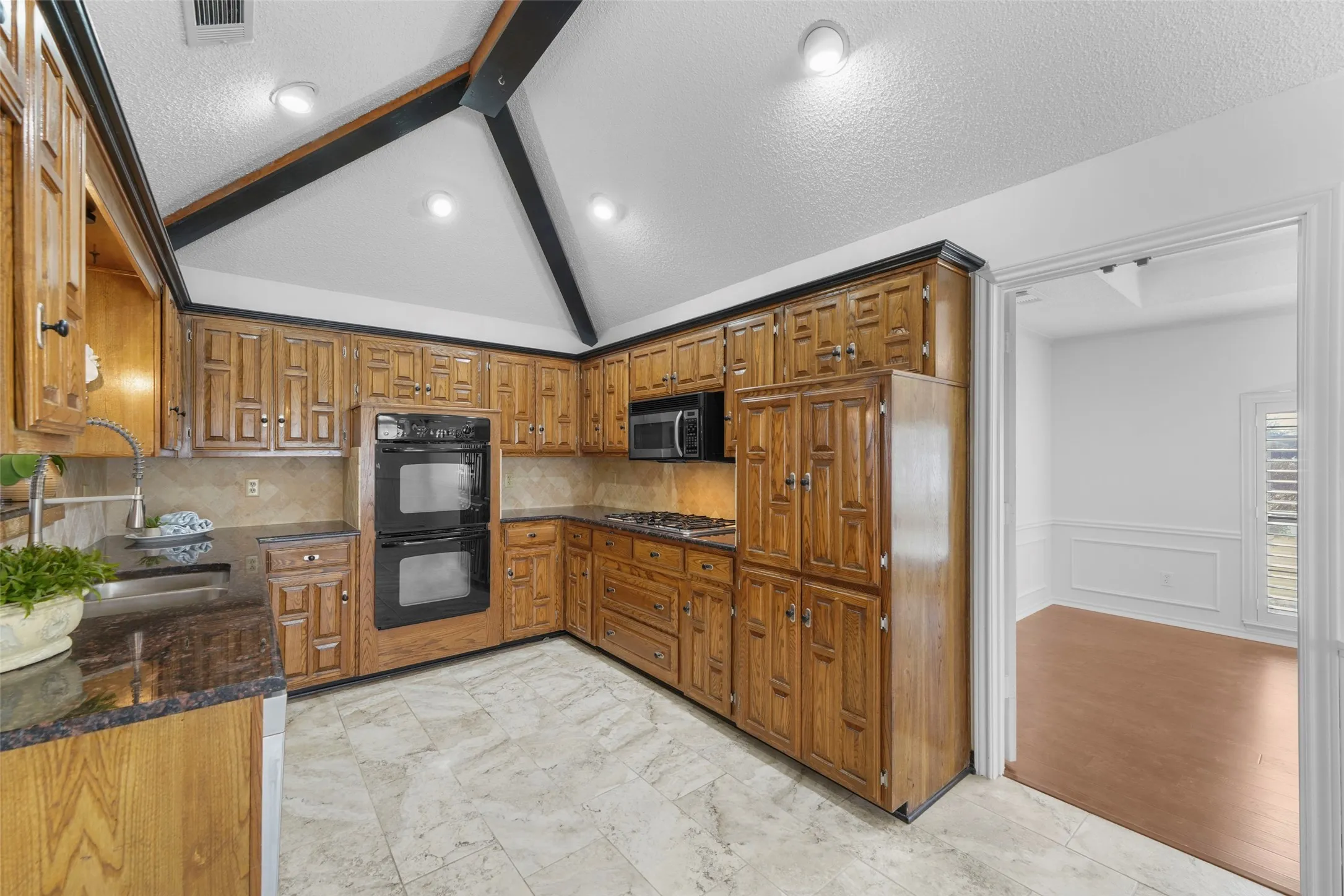 Single Family Residence For Sale in Dallas County , 6018 Raleigh Drive, Garland, Texas 75044, 3 Bedroom, 3 Bathroom, 2 Garage spaces, 2,219 Sqft, built in 1983, mls#21155108, Real Estate Agent in Garland, Homes For Sale in Dallas county, Homes For Sale in Garland, Realtor in Garland Texas, Real Estate Brokerage Independent Realty Texas, Luminita Cordes Realtor