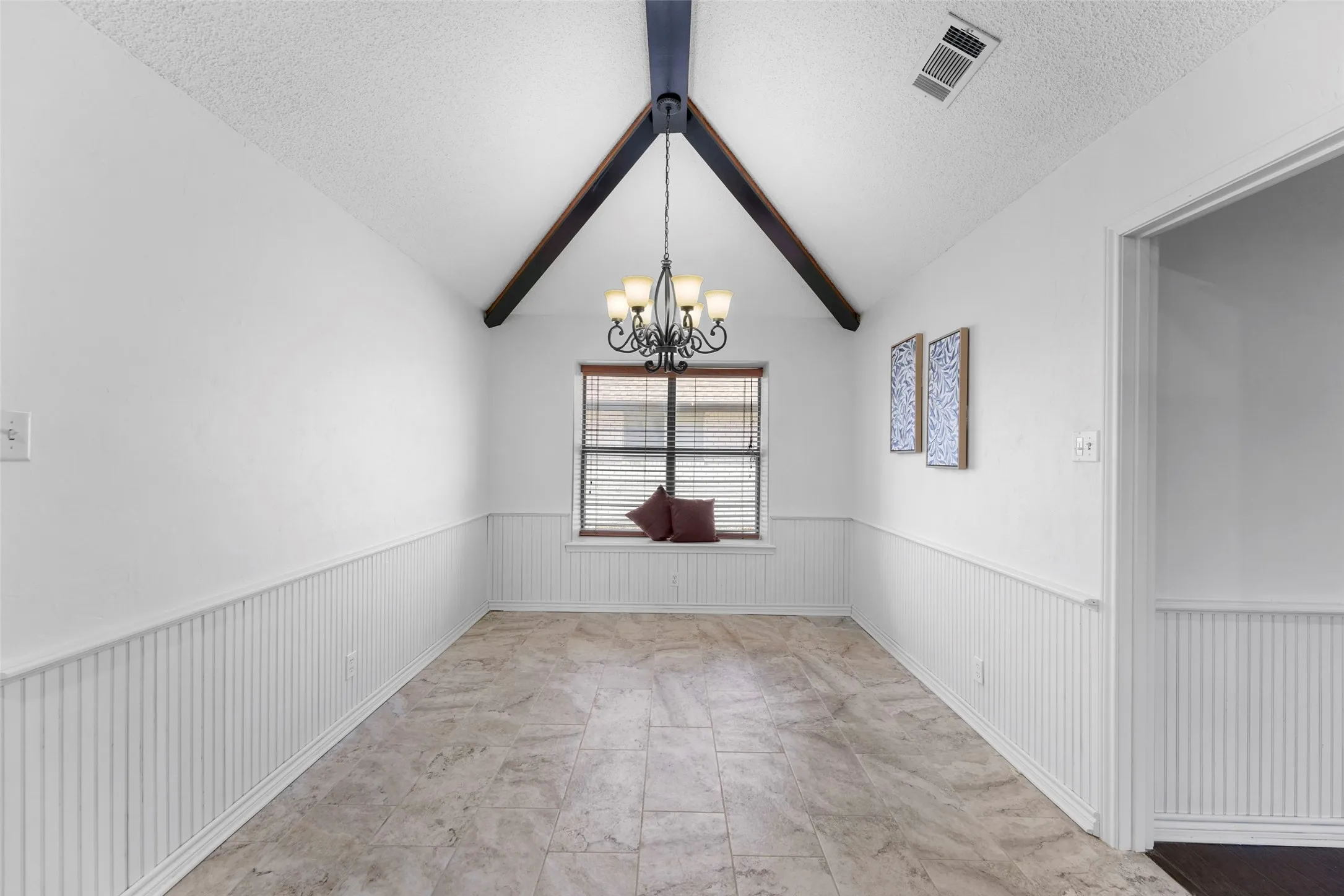 Single Family Residence For Sale in Dallas County , 6018 Raleigh Drive, Garland, Texas 75044, 3 Bedroom, 3 Bathroom, 2 Garage spaces, 2,219 Sqft, built in 1983, mls#21155108, Real Estate Agent in Garland, Homes For Sale in Dallas county, Homes For Sale in Garland, Realtor in Garland Texas, Real Estate Brokerage Independent Realty Texas, Luminita Cordes Realtor