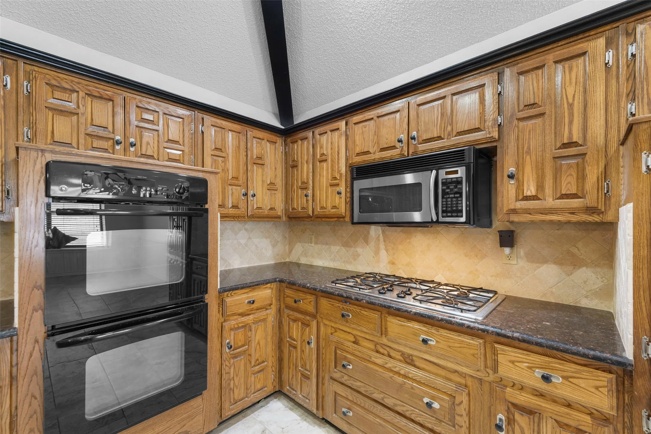 Single Family Residence For Sale in Dallas County , 6018 Raleigh Drive, Garland, Texas 75044, 3 Bedroom, 3 Bathroom, 2 Garage spaces, 2,219 Sqft, built in 1983, mls#21155108, Real Estate Agent in Garland, Homes For Sale in Dallas county, Homes For Sale in Garland, Realtor in Garland Texas, Real Estate Brokerage Independent Realty Texas, Luminita Cordes Realtor