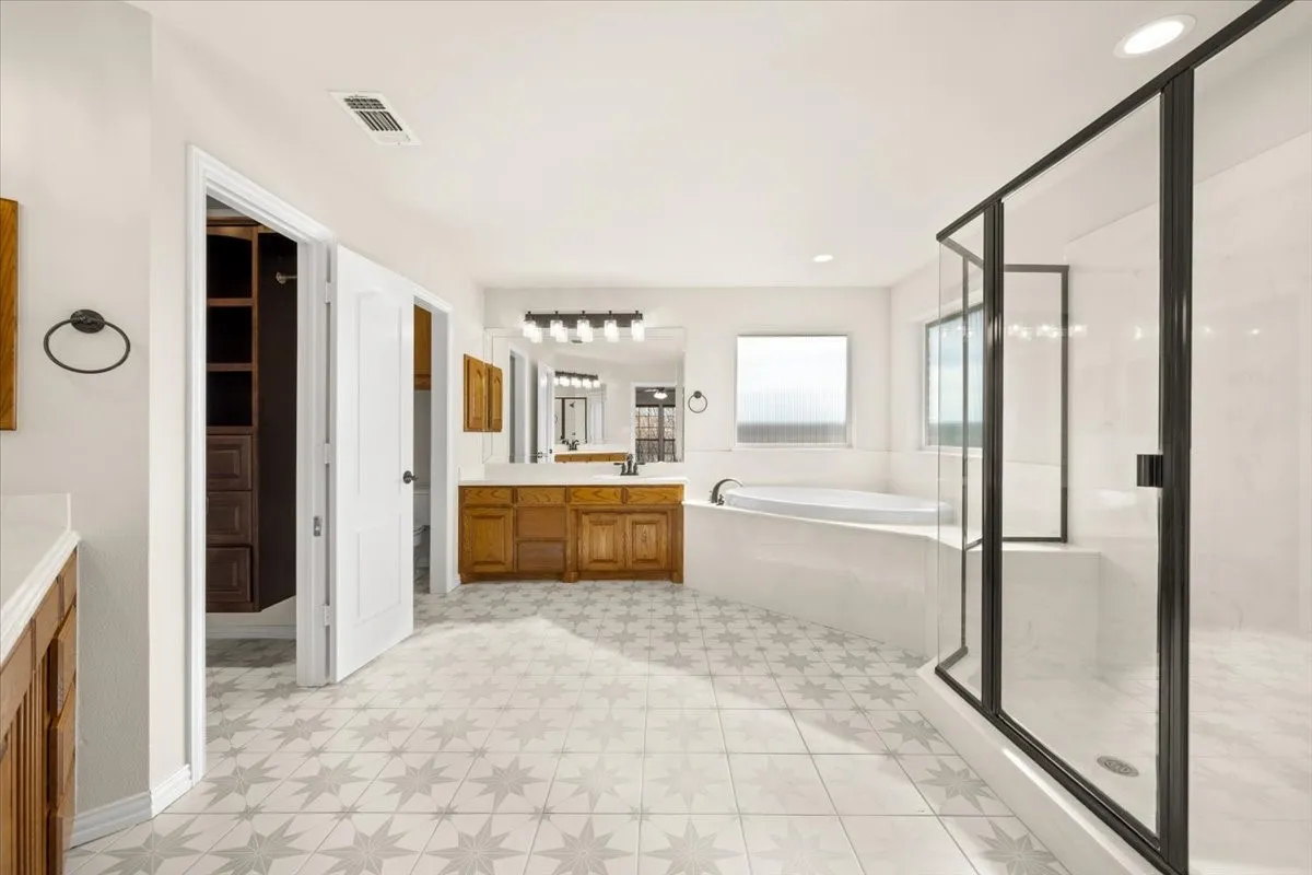 Single Family Residence For Sale in Tarrant County , 7517 Eagle Ridge Circle, Fort Worth, Texas 76179, 4 Bedroom, 3 Bathroom, 2 Garage spaces, 2,928 Sqft, built in 1999, mls#21147032, Real Estate Agent in Fort Worth, Homes For Sale in Tarrant county, Homes For Sale in Fort Worth, Realtor in Fort Worth Texas, Real Estate Brokerage Independent Realty Texas, Luminita Cordes Realtor