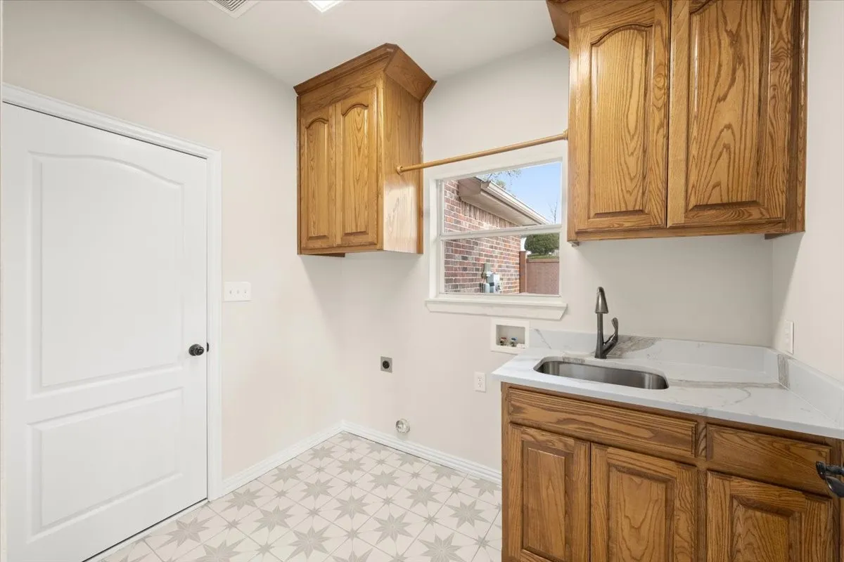 Single Family Residence For Sale in Tarrant County , 7517 Eagle Ridge Circle, Fort Worth, Texas 76179, 4 Bedroom, 3 Bathroom, 2 Garage spaces, 2,928 Sqft, built in 1999, mls#21147032, Real Estate Agent in Fort Worth, Homes For Sale in Tarrant county, Homes For Sale in Fort Worth, Realtor in Fort Worth Texas, Real Estate Brokerage Independent Realty Texas, Luminita Cordes Realtor