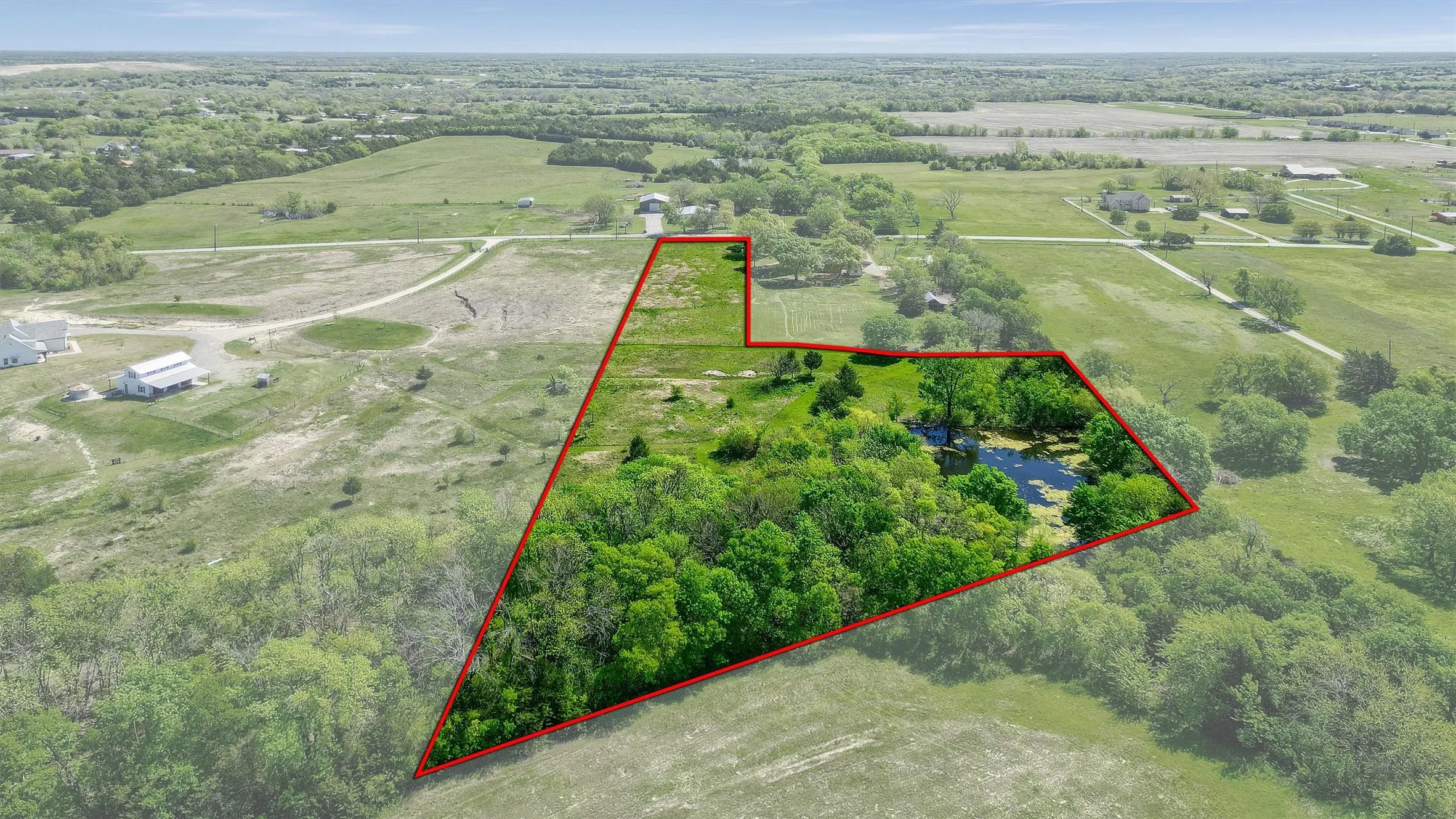 Bird's eye view featuring a rural view. Bounadries are approximate.