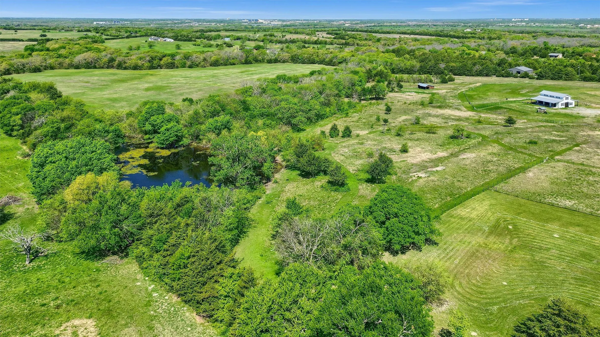 Bird's eye view featuring a rural view and a water view