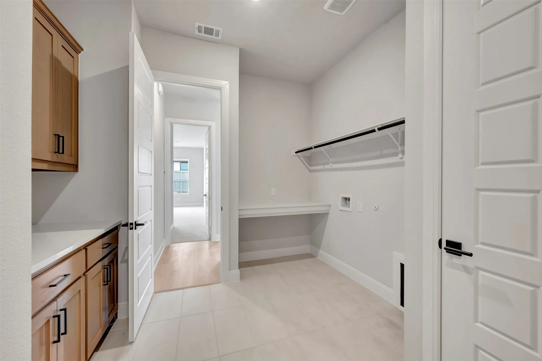 Laundry area featuring washer hookup and baseboards