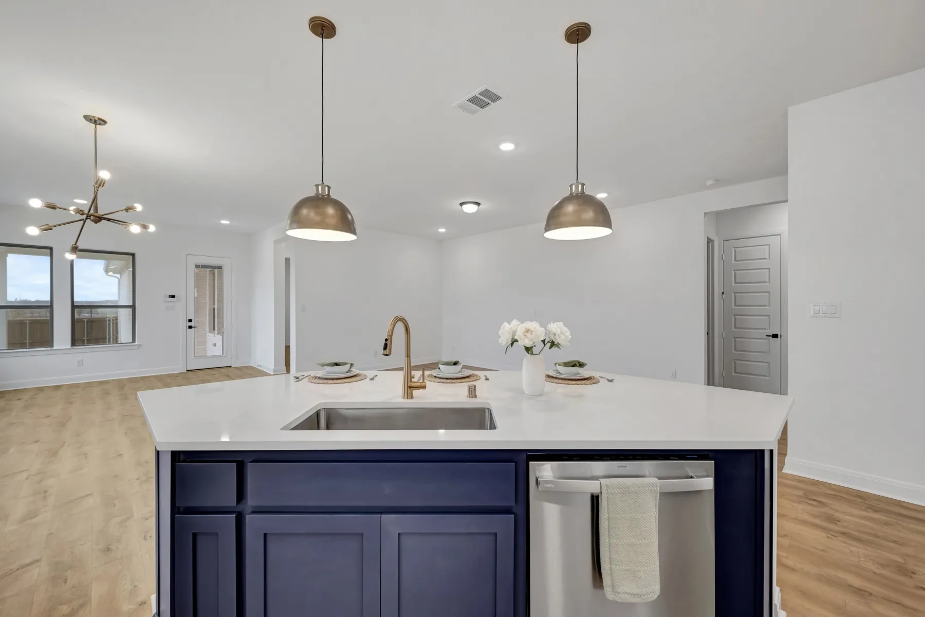 Single Family Residence For Sale in Kaufman County , 9200 Persimmon Lane, Mesquite, Texas 75126, 3 Bedroom, 3 Bathroom, 3 Garage spaces, 2,483 Sqft, built in 2025, mls#21155520, Real Estate Agent in Mesquite, Homes For Sale in Kaufman county, Homes For Sale in Mesquite, Realtor in Mesquite Texas, Real Estate Brokerage Independent Realty Texas, Luminita Cordes Realtor