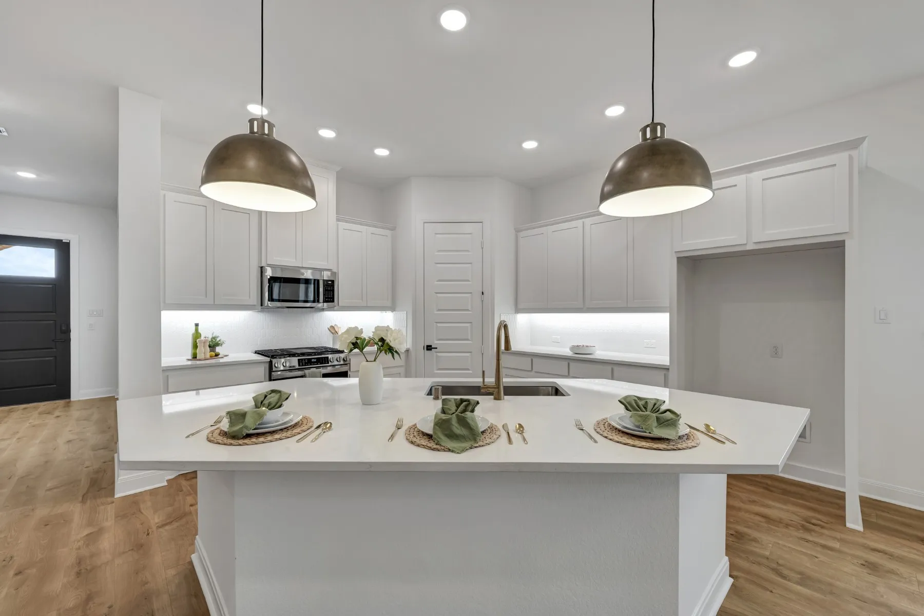 Single Family Residence For Sale in Kaufman County , 9200 Persimmon Lane, Mesquite, Texas 75126, 3 Bedroom, 3 Bathroom, 3 Garage spaces, 2,483 Sqft, built in 2025, mls#21155520, Real Estate Agent in Mesquite, Homes For Sale in Kaufman county, Homes For Sale in Mesquite, Realtor in Mesquite Texas, Real Estate Brokerage Independent Realty Texas, Luminita Cordes Realtor