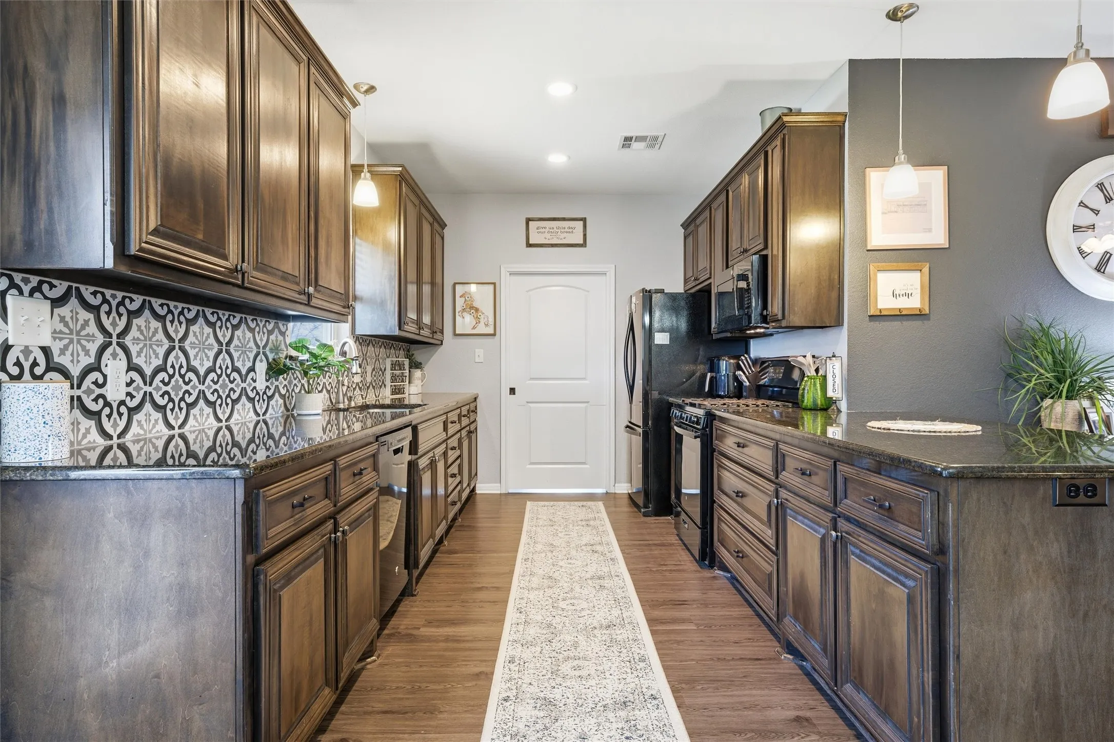 Single Family Residence For Sale in Mc Lennan County , 12992 Old Dallas Road, West, Texas 76691, 3 Bedrooms, 2 Bathrooms, Garage spaces, 1,696 Sqft, built in 2015, Price $389,900, mls#21155512, Real Estate Agent in West, Homes For Sale in Mc Lennan county, Homes For Sale in West, Realtor in West Texas, Real Estate Brokerage Independent Realty Texas, Luminita Cordes Realtor