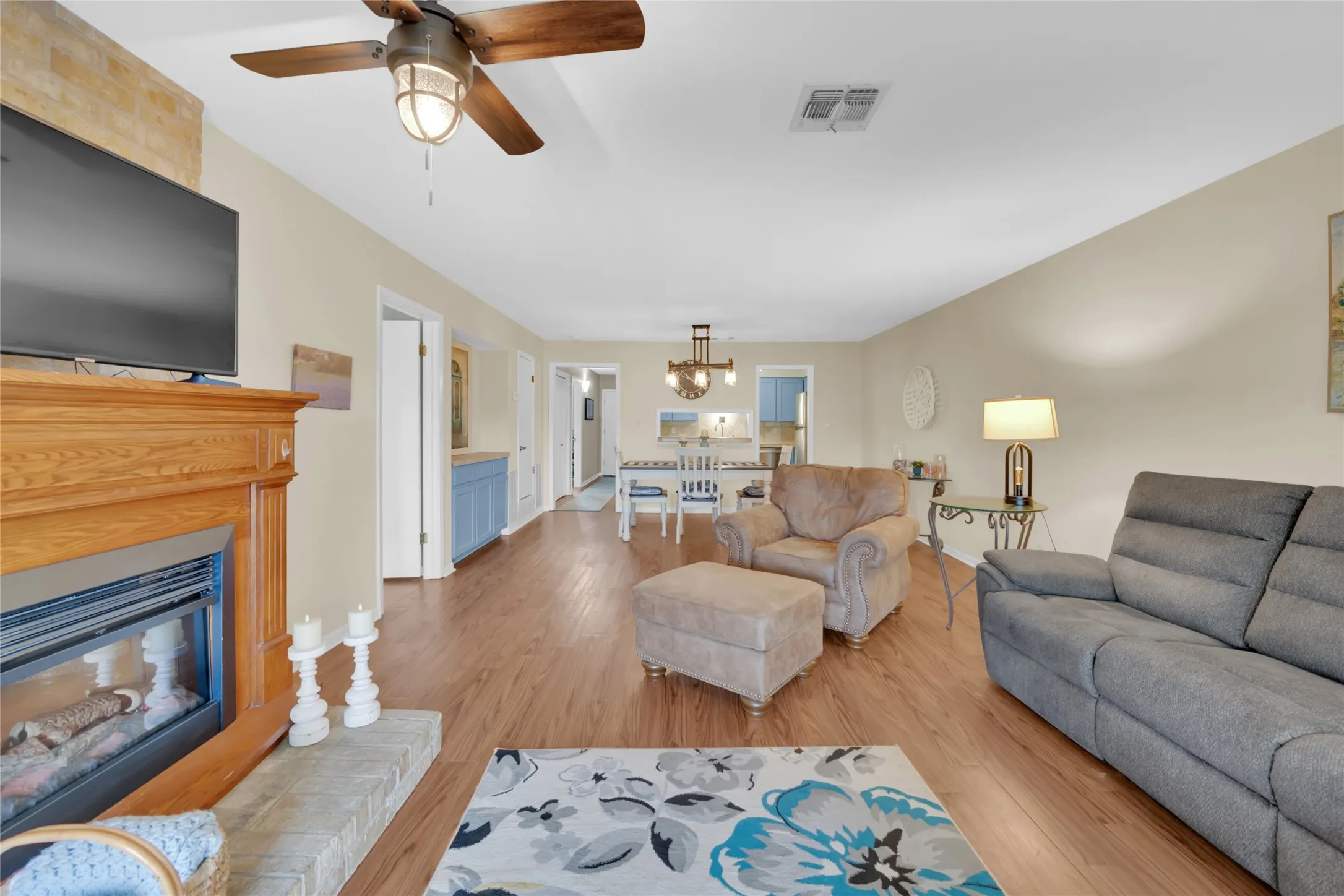 Condominium For Sale in Burnet County , 1201 Fm 1431 8, Marble Falls, Texas 78654, 3 Bedroom, 2 Bathroom, 1 Garage spaces, 1,507 Sqft, built in 1978, Price $199,000, mls#21148964, Real Estate Agent in Marble Falls, Homes For Sale in Burnet county, Homes For Sale in Marble Falls, Realtor in Marble Falls Texas, Real Estate Brokerage Independent Realty Texas, Luminita Cordes Realtor