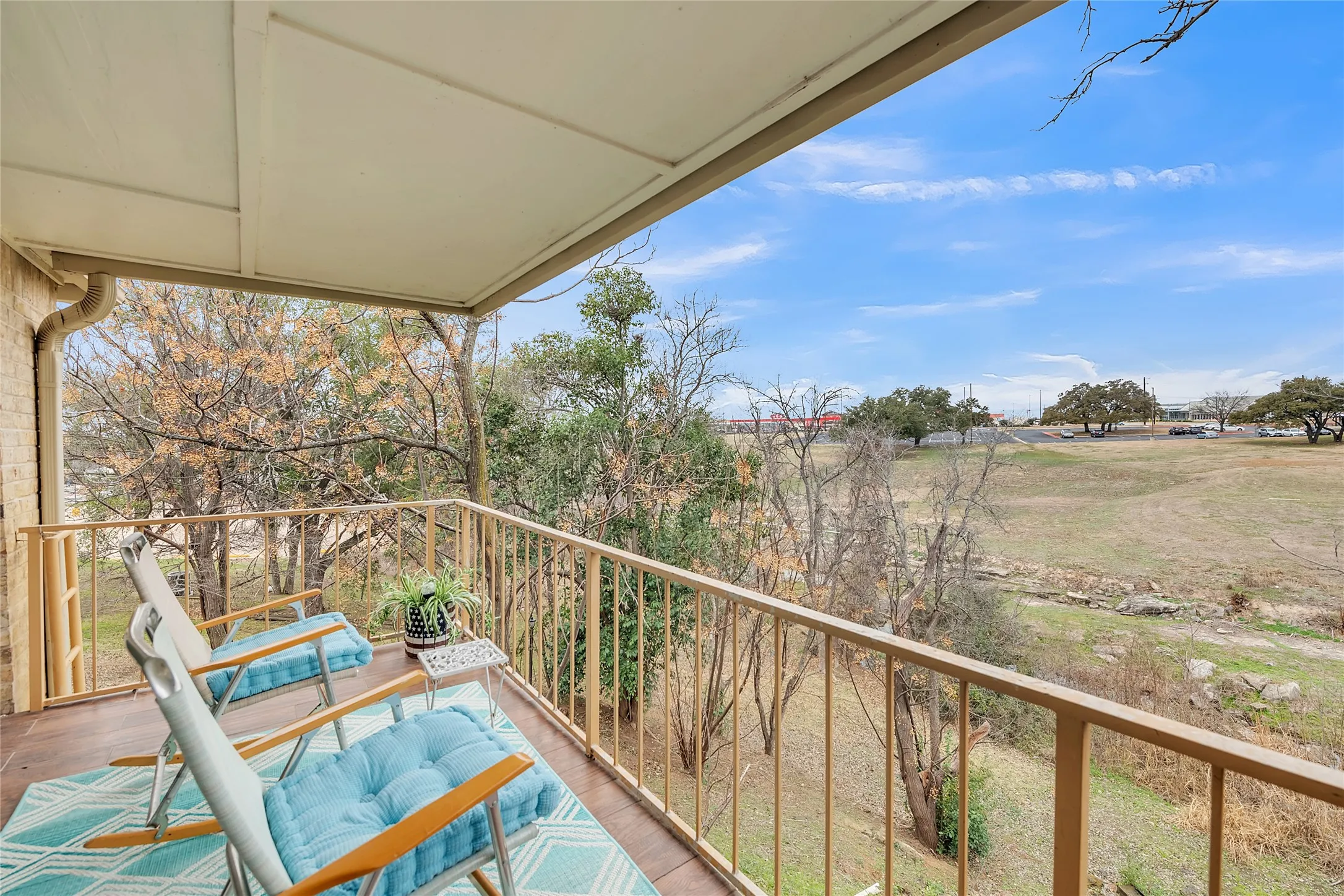 Condominium For Sale in Burnet County , 1201 Fm 1431 8, Marble Falls, Texas 78654, 3 Bedroom, 2 Bathroom, 1 Garage spaces, 1,507 Sqft, built in 1978, Price $199,000, mls#21148964, Real Estate Agent in Marble Falls, Homes For Sale in Burnet county, Homes For Sale in Marble Falls, Realtor in Marble Falls Texas, Real Estate Brokerage Independent Realty Texas, Luminita Cordes Realtor