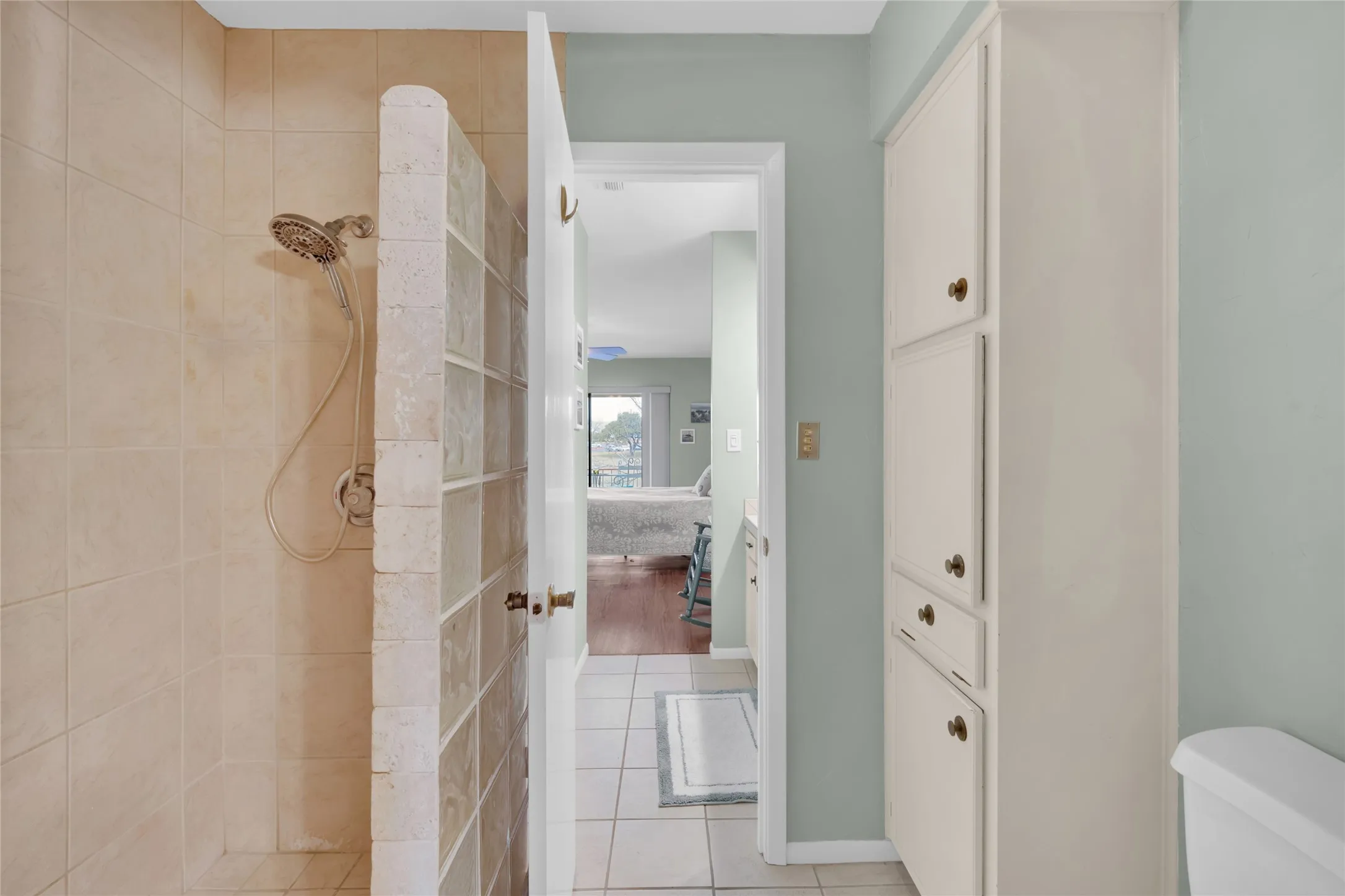 Condominium For Sale in Burnet County , 1201 Fm 1431 8, Marble Falls, Texas 78654, 3 Bedroom, 2 Bathroom, 1 Garage spaces, 1,507 Sqft, built in 1978, Price $199,000, mls#21148964, Real Estate Agent in Marble Falls, Homes For Sale in Burnet county, Homes For Sale in Marble Falls, Realtor in Marble Falls Texas, Real Estate Brokerage Independent Realty Texas, Luminita Cordes Realtor