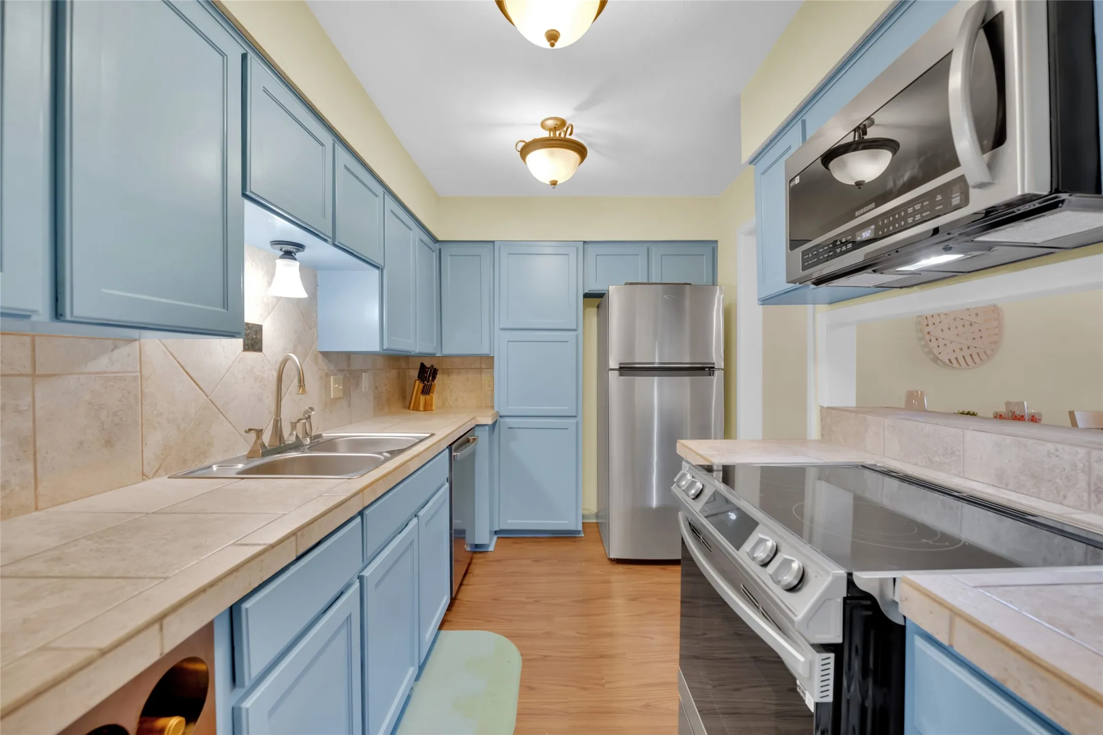 Condominium For Sale in Burnet County , 1201 Fm 1431 8, Marble Falls, Texas 78654, 3 Bedroom, 2 Bathroom, 1 Garage spaces, 1,507 Sqft, built in 1978, Price $199,000, mls#21148964, Real Estate Agent in Marble Falls, Homes For Sale in Burnet county, Homes For Sale in Marble Falls, Realtor in Marble Falls Texas, Real Estate Brokerage Independent Realty Texas, Luminita Cordes Realtor