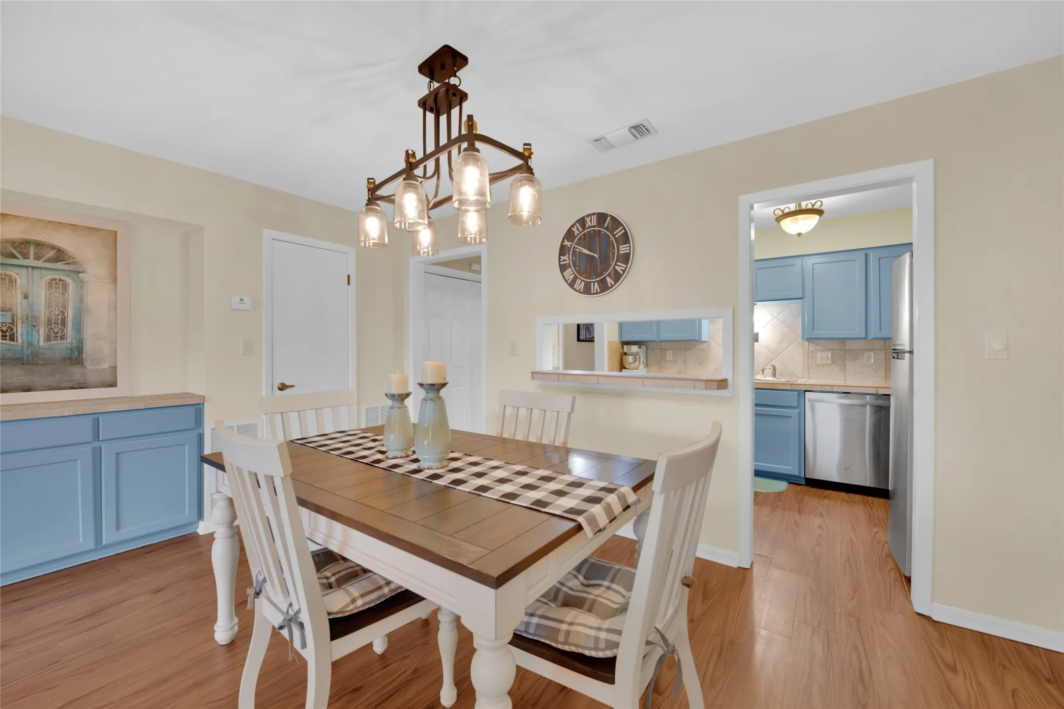 Condominium For Sale in Burnet County , 1201 Fm 1431 8, Marble Falls, Texas 78654, 3 Bedroom, 2 Bathroom, 1 Garage spaces, 1,507 Sqft, built in 1978, Price $199,000, mls#21148964, Real Estate Agent in Marble Falls, Homes For Sale in Burnet county, Homes For Sale in Marble Falls, Realtor in Marble Falls Texas, Real Estate Brokerage Independent Realty Texas, Luminita Cordes Realtor