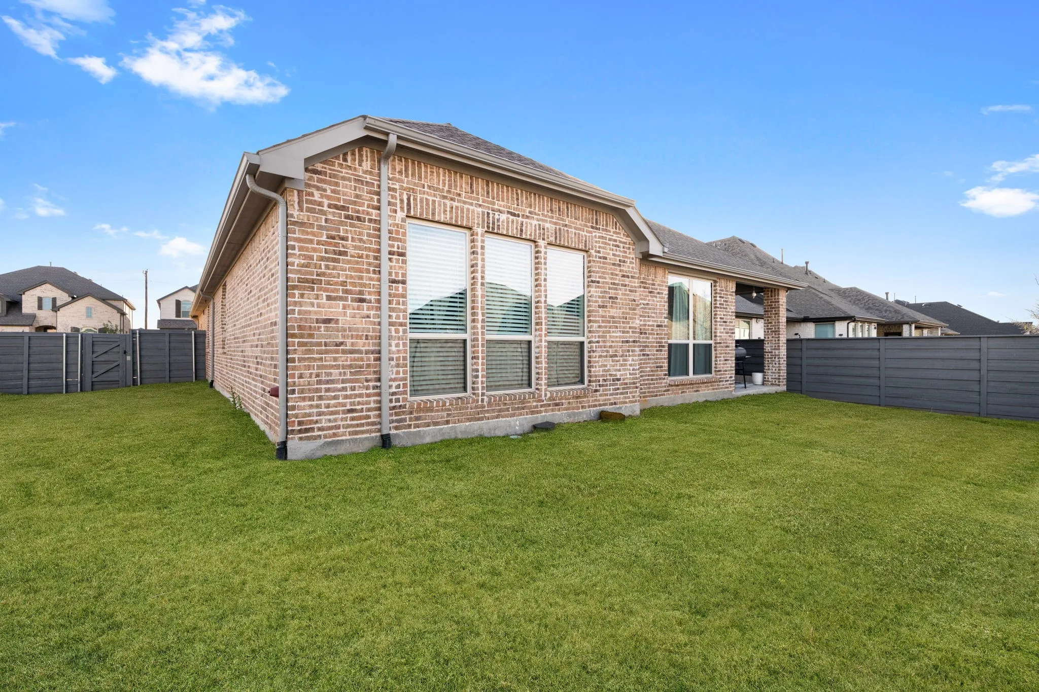 Single Family Residence For Sale in Denton County , 549 Cedarwood Street, Little Elm, Texas 76227, 4 Bedroom, 3 Bathroom, 2 Garage spaces, 2,426 Sqft, built in 2022, mls#21155703, Real Estate Agent in Little Elm, Homes For Sale in Denton county, Homes For Sale in Little Elm, Realtor in Little Elm Texas, Real Estate Brokerage Independent Realty Texas, Luminita Cordes Realtor