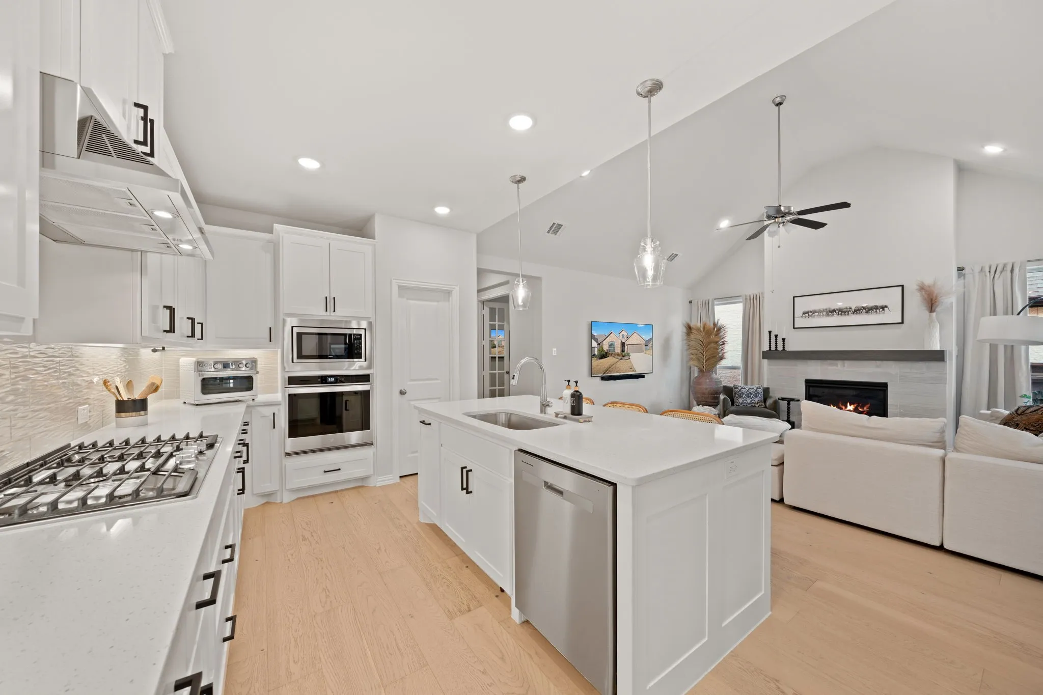 Single Family Residence For Sale in Denton County , 549 Cedarwood Street, Little Elm, Texas 76227, 4 Bedroom, 3 Bathroom, 2 Garage spaces, 2,426 Sqft, built in 2022, mls#21155703, Real Estate Agent in Little Elm, Homes For Sale in Denton county, Homes For Sale in Little Elm, Realtor in Little Elm Texas, Real Estate Brokerage Independent Realty Texas, Luminita Cordes Realtor