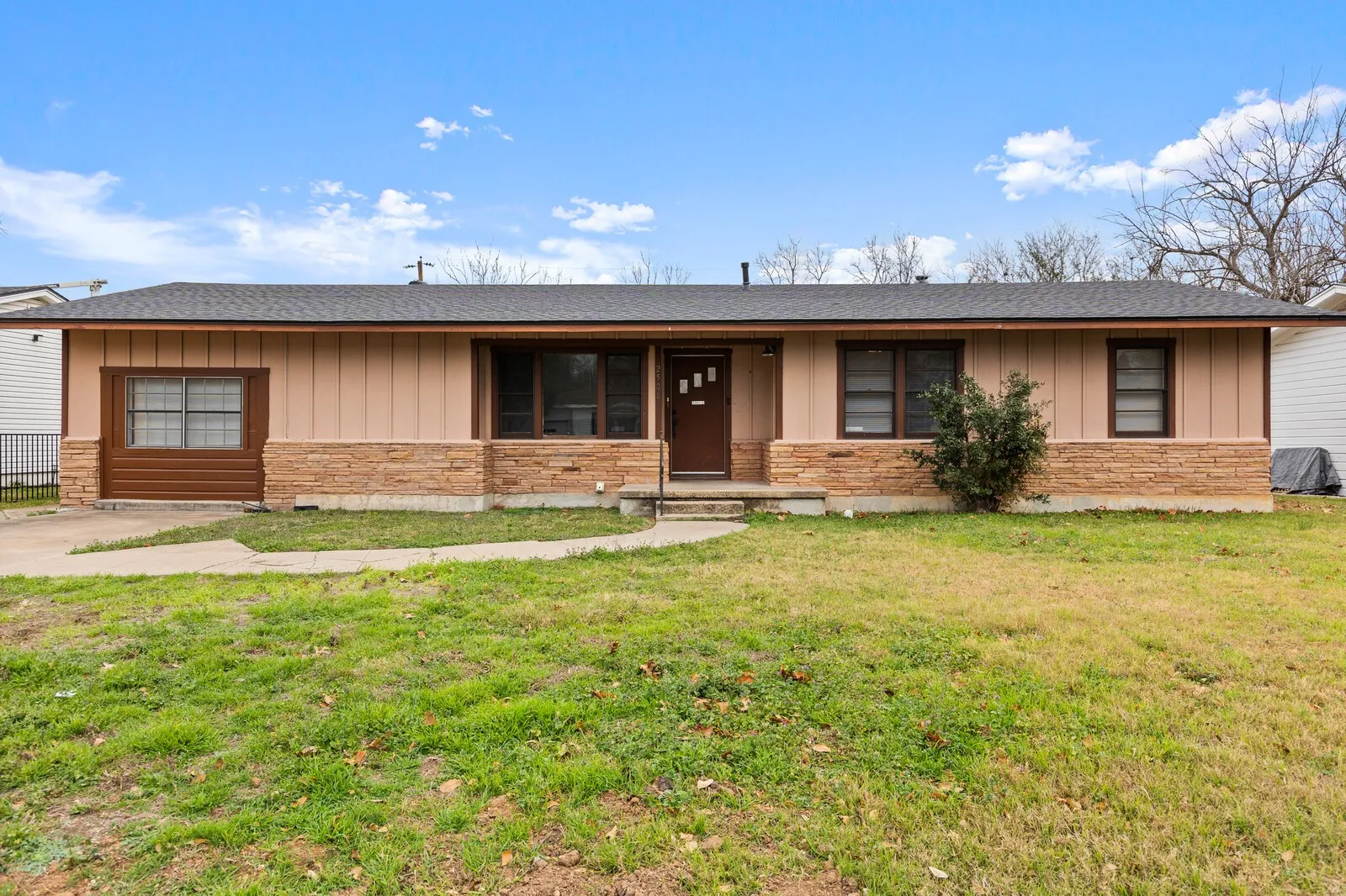 Single Family Residence For Sale in Mc Lennan County , 2506 S 24th Street, Waco, Texas 76706, 3 Bedroom, 1 Bathroom, Garage spaces, 1,398 Sqft, built in 1958, Preowned, mls#21155745, Real Estate Agent in Waco, Homes For Sale in Mc Lennan county, Homes For Sale in Waco, Realtor in Waco Texas, Real Estate Brokerage Independent Realty Texas, Luminita Cordes Realtor
