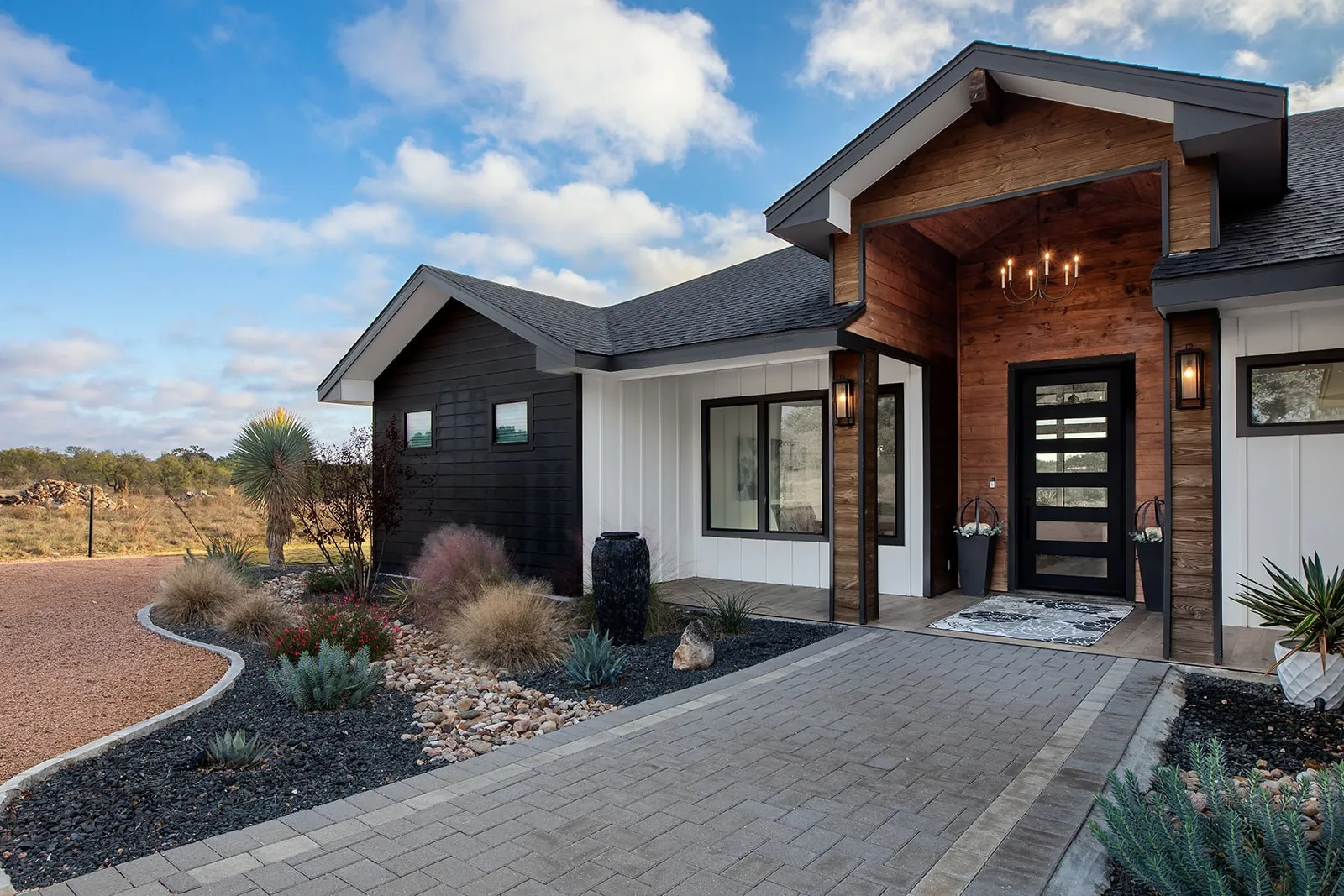 Single Family Residence For Sale in Mc Culloch County , 5550 S US Highway 87, Brady, Texas 76825, 3 Bedrooms, 2 Bathrooms, 2 Garage spaces, 2,835 Sqft, built in 2021, Preowned, Price $1,830,000, mls#21155871, Real Estate Agent in Brady, Homes For Sale in Mc Culloch county, Homes For Sale in Brady, Realtor in Brady Texas, Real Estate Brokerage Independent Realty Texas, Luminita Cordes Realtor