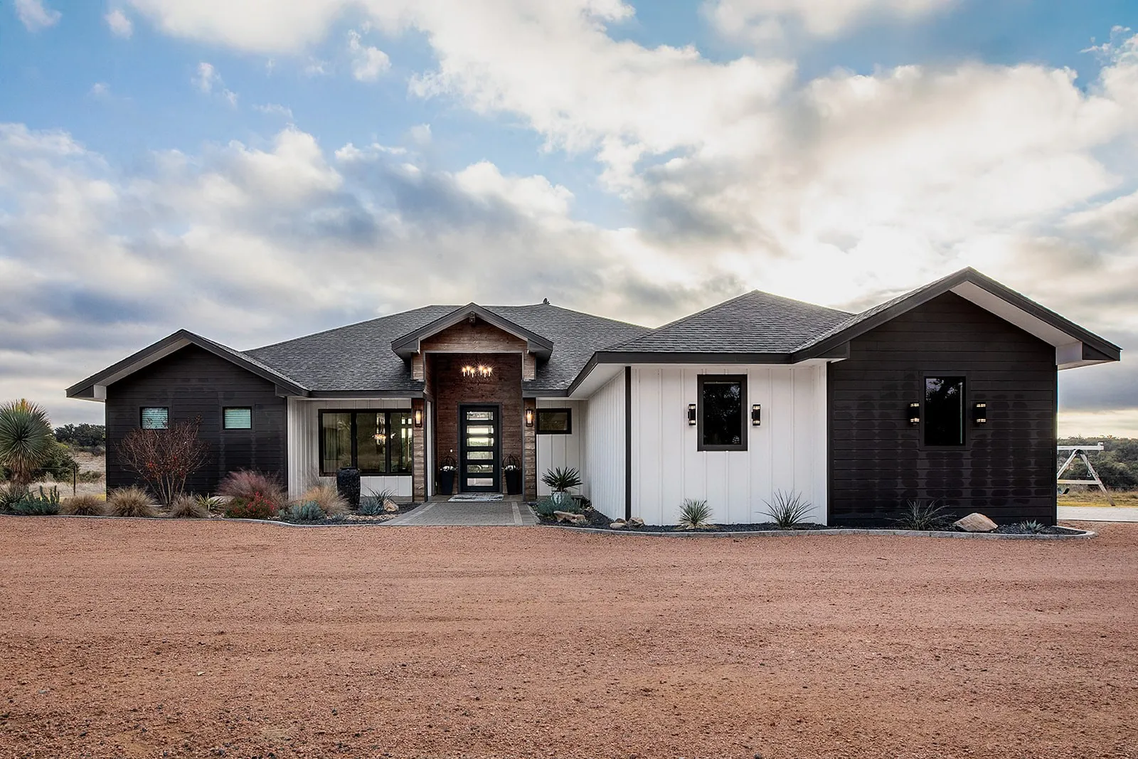 Single Family Residence For Sale in Mc Culloch County , 5550 S US Highway 87, Brady, Texas 76825, 3 Bedrooms, 2 Bathrooms, 2 Garage spaces, 2,835 Sqft, built in 2021, Preowned, Price $1,830,000, mls#21155871, Real Estate Agent in Brady, Homes For Sale in Mc Culloch county, Homes For Sale in Brady, Realtor in Brady Texas, Real Estate Brokerage Independent Realty Texas, Luminita Cordes Realtor