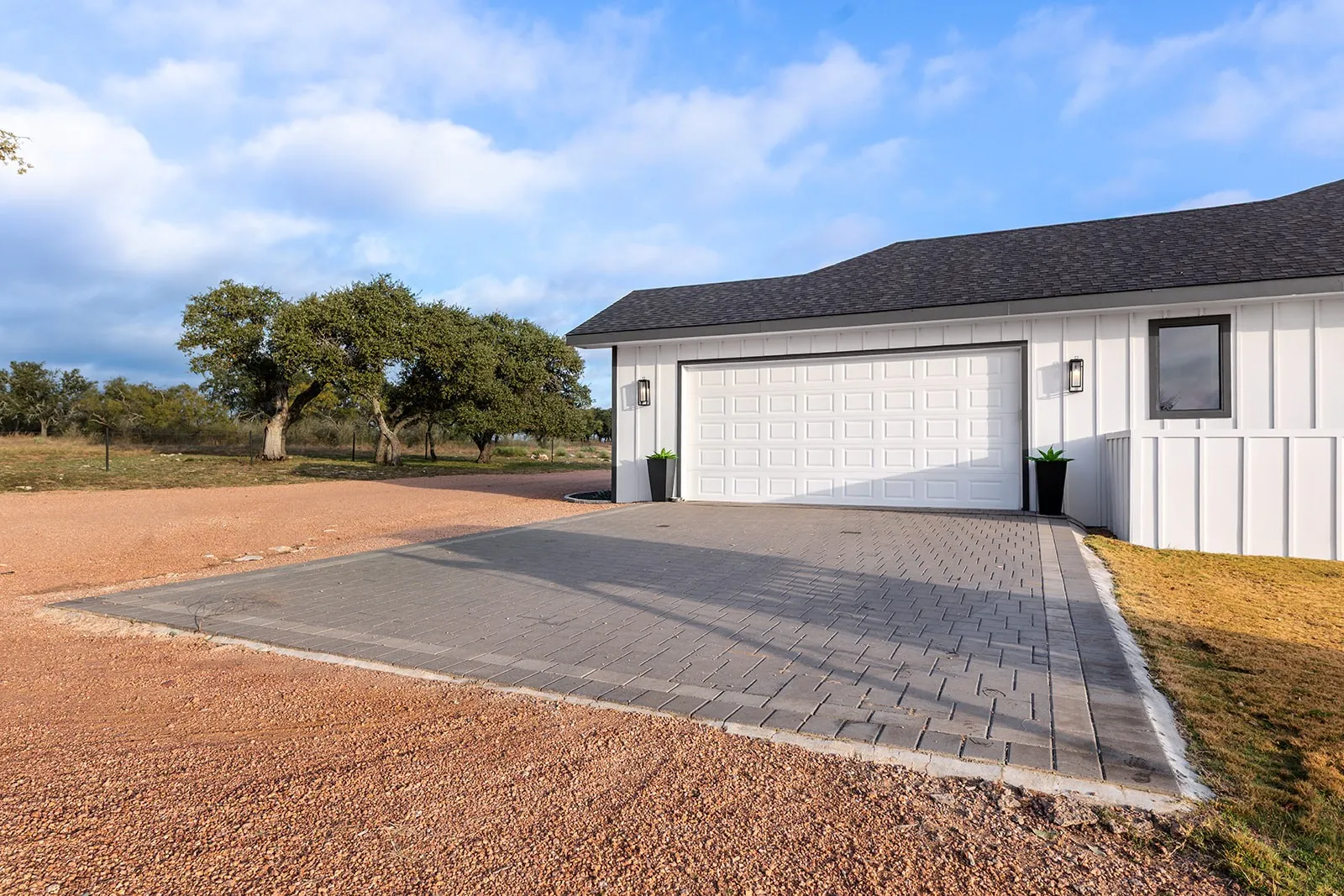 Single Family Residence For Sale in Mc Culloch County , 5550 S US Highway 87, Brady, Texas 76825, 3 Bedrooms, 2 Bathrooms, 2 Garage spaces, 2,835 Sqft, built in 2021, Preowned, Price $1,830,000, mls#21155871, Real Estate Agent in Brady, Homes For Sale in Mc Culloch county, Homes For Sale in Brady, Realtor in Brady Texas, Real Estate Brokerage Independent Realty Texas, Luminita Cordes Realtor