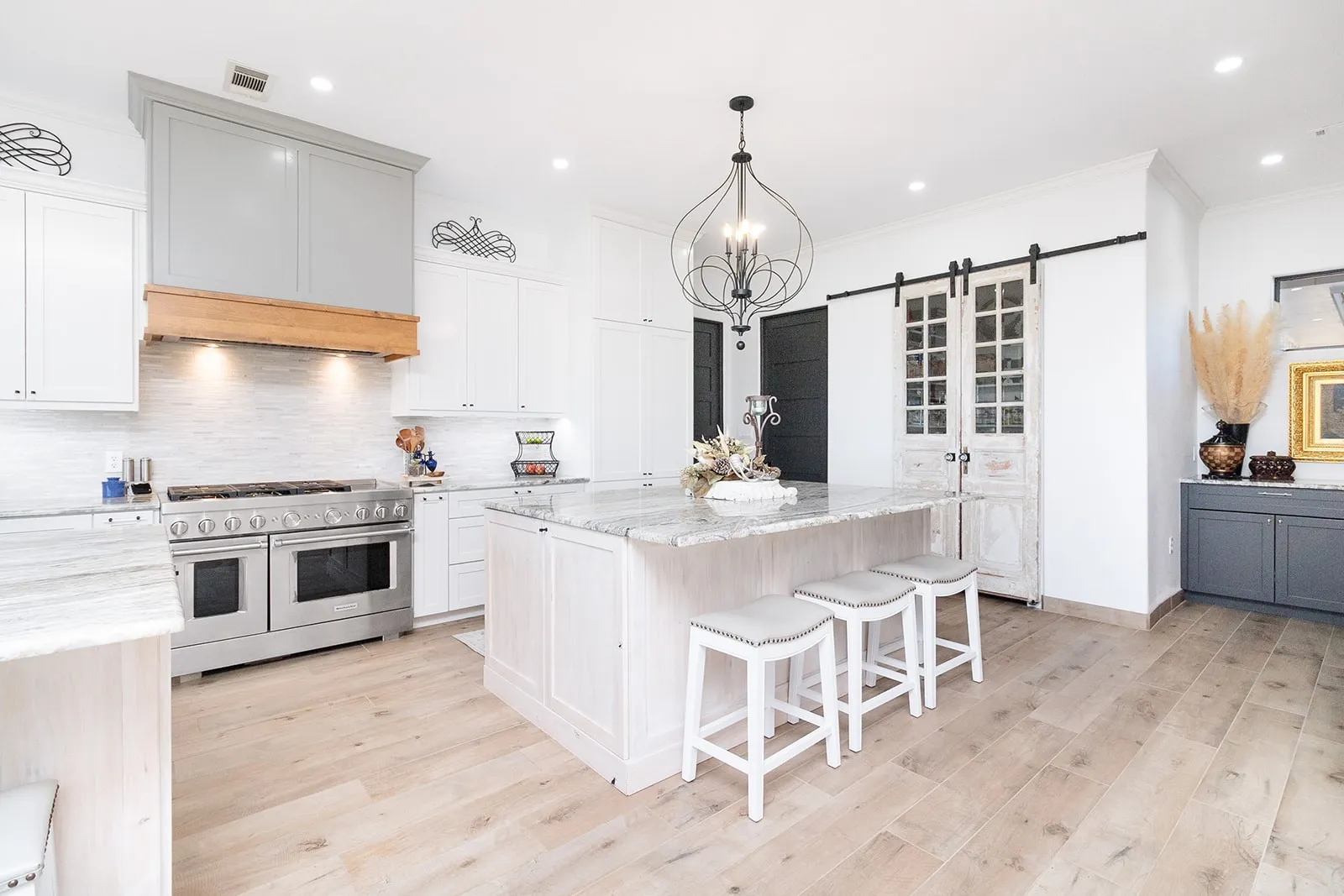 Single Family Residence For Sale in Mc Culloch County , 5550 S US Highway 87, Brady, Texas 76825, 3 Bedrooms, 2 Bathrooms, 2 Garage spaces, 2,835 Sqft, built in 2021, Preowned, Price $1,830,000, mls#21155871, Real Estate Agent in Brady, Homes For Sale in Mc Culloch county, Homes For Sale in Brady, Realtor in Brady Texas, Real Estate Brokerage Independent Realty Texas, Luminita Cordes Realtor