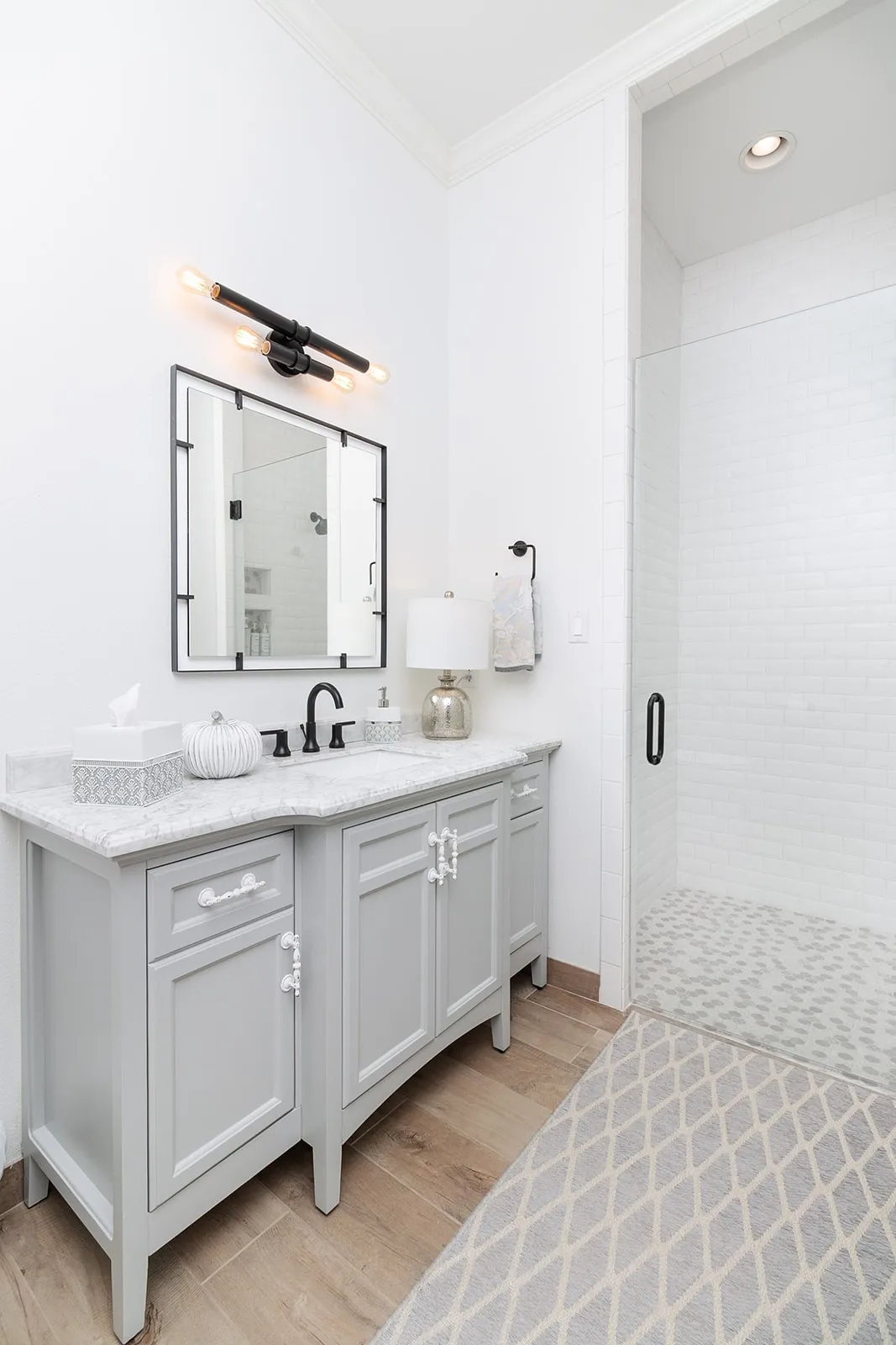 Single Family Residence For Sale in Mc Culloch County , 5550 S US Highway 87, Brady, Texas 76825, 3 Bedrooms, 2 Bathrooms, 2 Garage spaces, 2,835 Sqft, built in 2021, Preowned, Price $1,830,000, mls#21155871, Real Estate Agent in Brady, Homes For Sale in Mc Culloch county, Homes For Sale in Brady, Realtor in Brady Texas, Real Estate Brokerage Independent Realty Texas, Luminita Cordes Realtor