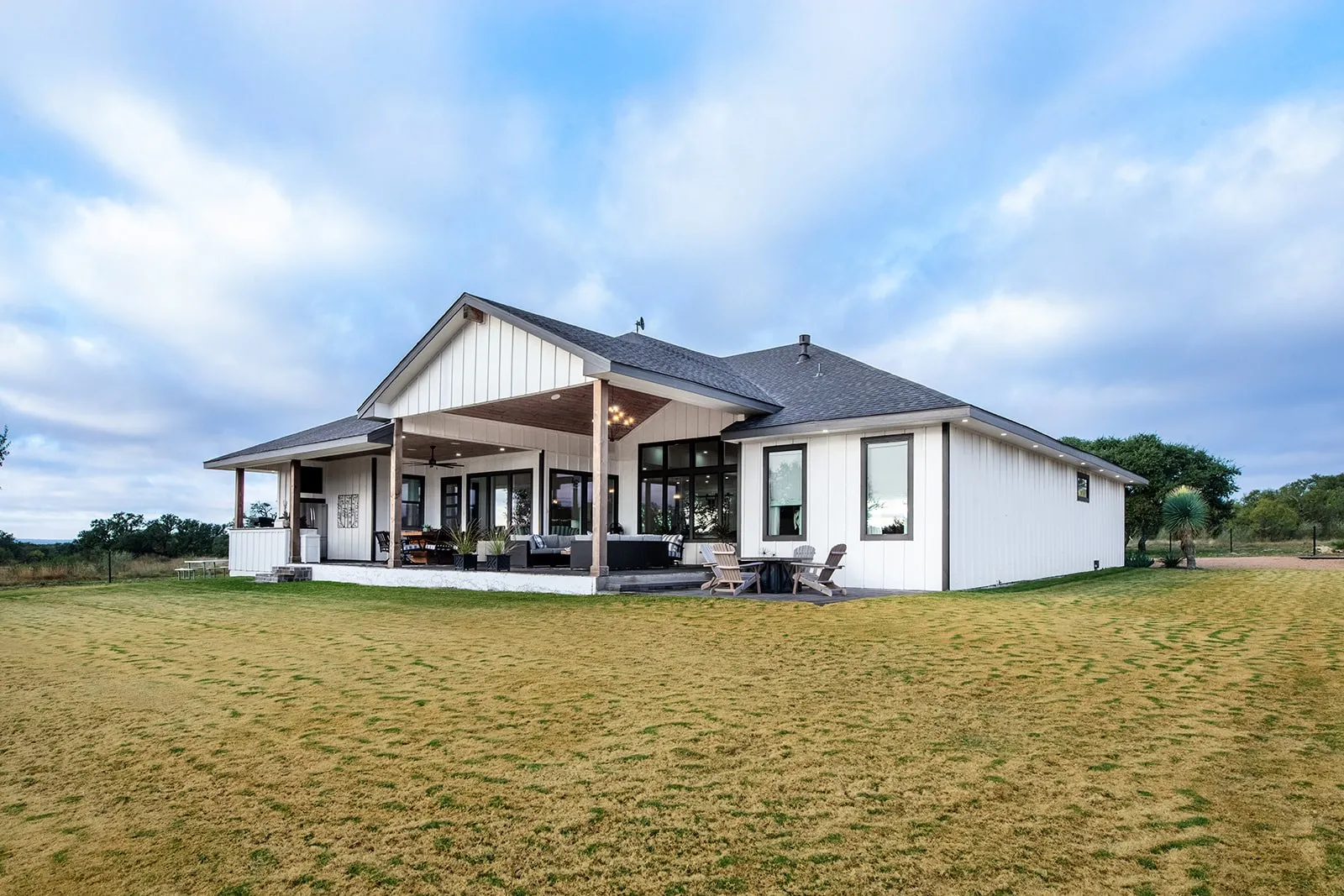 Single Family Residence For Sale in Mc Culloch County , 5550 S US Highway 87, Brady, Texas 76825, 3 Bedrooms, 2 Bathrooms, 2 Garage spaces, 2,835 Sqft, built in 2021, Preowned, Price $1,830,000, mls#21155871, Real Estate Agent in Brady, Homes For Sale in Mc Culloch county, Homes For Sale in Brady, Realtor in Brady Texas, Real Estate Brokerage Independent Realty Texas, Luminita Cordes Realtor
