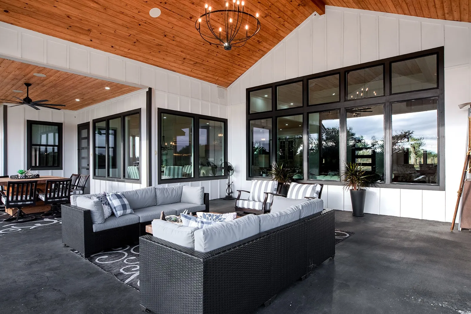 Single Family Residence For Sale in Mc Culloch County , 5550 S US Highway 87, Brady, Texas 76825, 3 Bedrooms, 2 Bathrooms, 2 Garage spaces, 2,835 Sqft, built in 2021, Preowned, Price $1,830,000, mls#21155871, Real Estate Agent in Brady, Homes For Sale in Mc Culloch county, Homes For Sale in Brady, Realtor in Brady Texas, Real Estate Brokerage Independent Realty Texas, Luminita Cordes Realtor