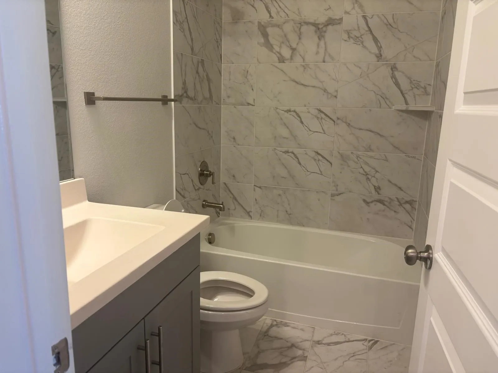 Townhouse For Rent in Tarrant County , 825 W Mayfield Road 102, Arlington, Texas 76015, 2 Bedroom, 2 Bathroom, Garage spaces, 960 Sqft, built in 2025, mls#21155894, Real Estate Agent in Arlington, Homes For Rent in Tarrant county, Homes For Rent in Arlington, Realtor in Arlington Texas, Real Estate Brokerage Independent Realty Texas, Luminita Cordes Realtor