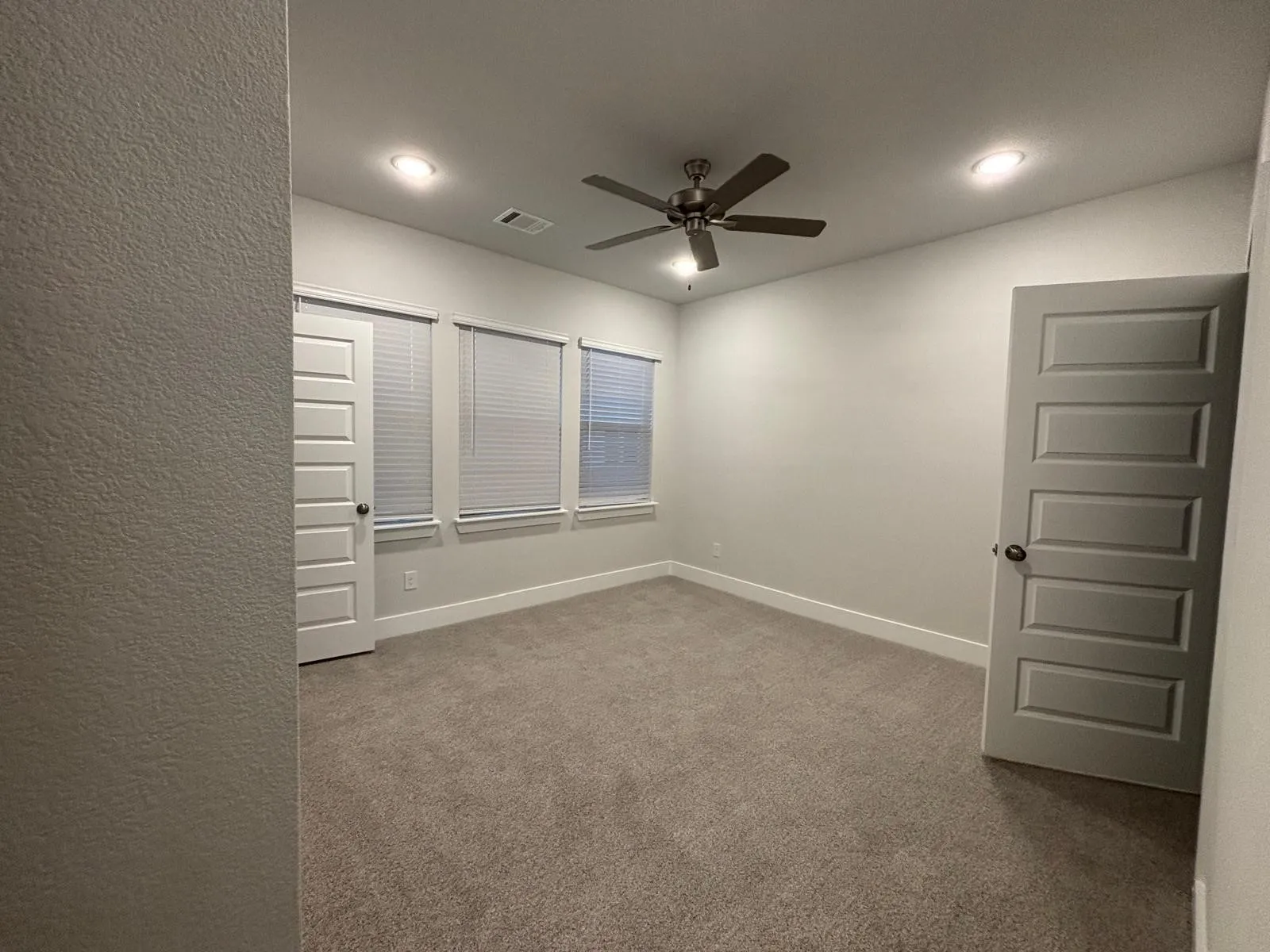 Townhouse For Rent in Tarrant County , 825 W Mayfield Road 115, Arlington, Texas 76015, 2 Bedroom, 3 Bathroom, Garage spaces, 1,113 Sqft, built in 2025, mls#21155907, Real Estate Agent in Arlington, Homes For Rent in Tarrant county, Homes For Rent in Arlington, Realtor in Arlington Texas, Real Estate Brokerage Independent Realty Texas, Luminita Cordes Realtor