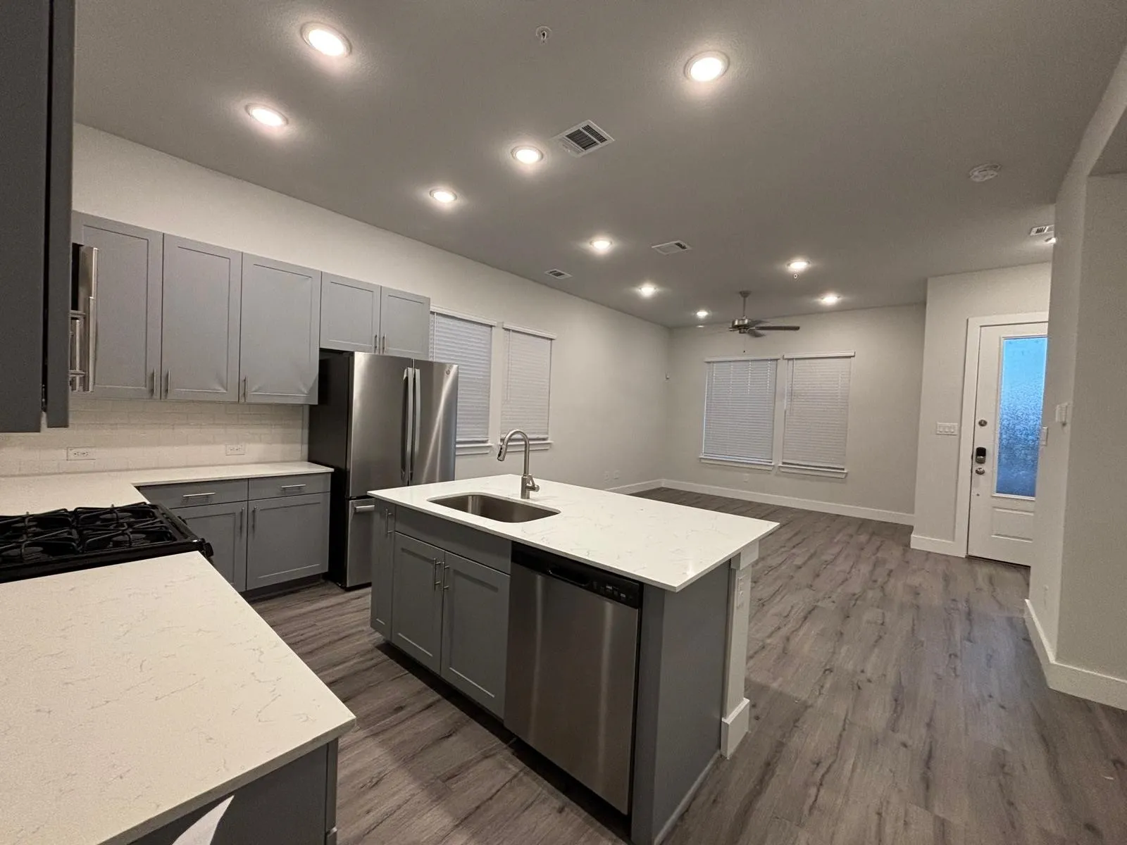 Townhouse For Rent in Tarrant County , 825 W Mayfield Road 115, Arlington, Texas 76015, 2 Bedroom, 3 Bathroom, Garage spaces, 1,113 Sqft, built in 2025, mls#21155907, Real Estate Agent in Arlington, Homes For Rent in Tarrant county, Homes For Rent in Arlington, Realtor in Arlington Texas, Real Estate Brokerage Independent Realty Texas, Luminita Cordes Realtor