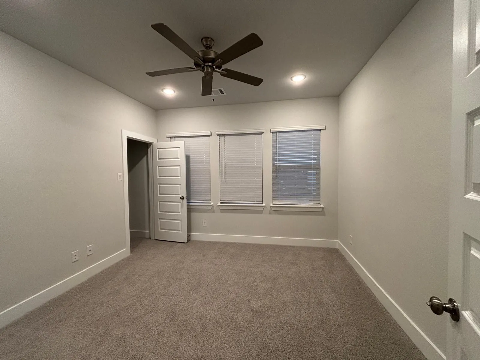 Townhouse For Rent in Tarrant County , 825 W Mayfield Road 115, Arlington, Texas 76015, 2 Bedroom, 3 Bathroom, Garage spaces, 1,113 Sqft, built in 2025, mls#21155907, Real Estate Agent in Arlington, Homes For Rent in Tarrant county, Homes For Rent in Arlington, Realtor in Arlington Texas, Real Estate Brokerage Independent Realty Texas, Luminita Cordes Realtor