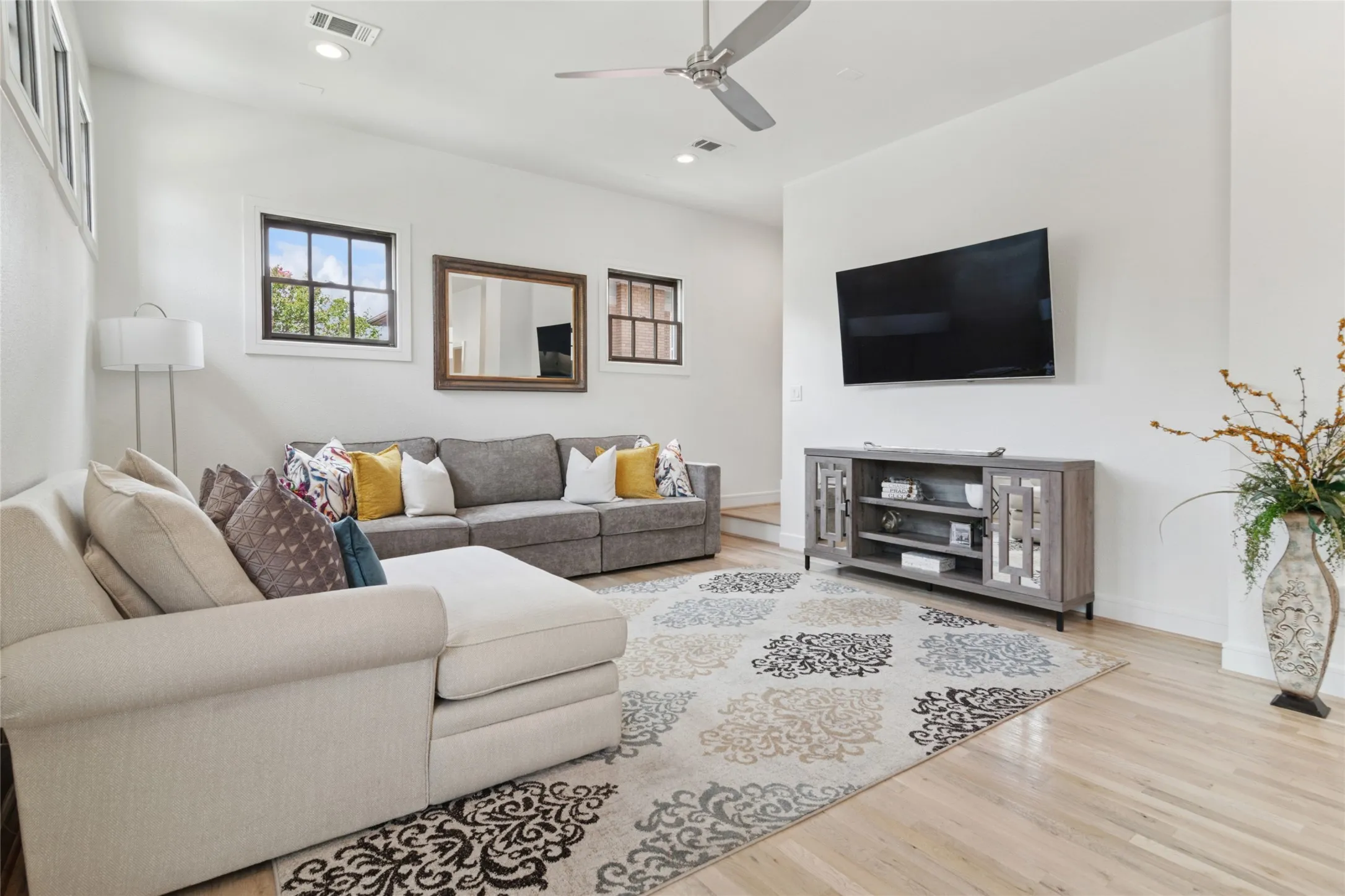 Townhouse For Sale in Dallas County , 5065 Gaston Avenue 101, Dallas, Texas 75214, 2 Bedroom, 3 Bathroom, 2 Garage spaces, 1,508 Sqft, built in 2020, Preowned, mls#21155945, Real Estate Agent in Dallas, Homes For Sale in Dallas county, Homes For Sale in Dallas, Realtor in Dallas Texas, Real Estate Brokerage Independent Realty Texas, Luminita Cordes Realtor