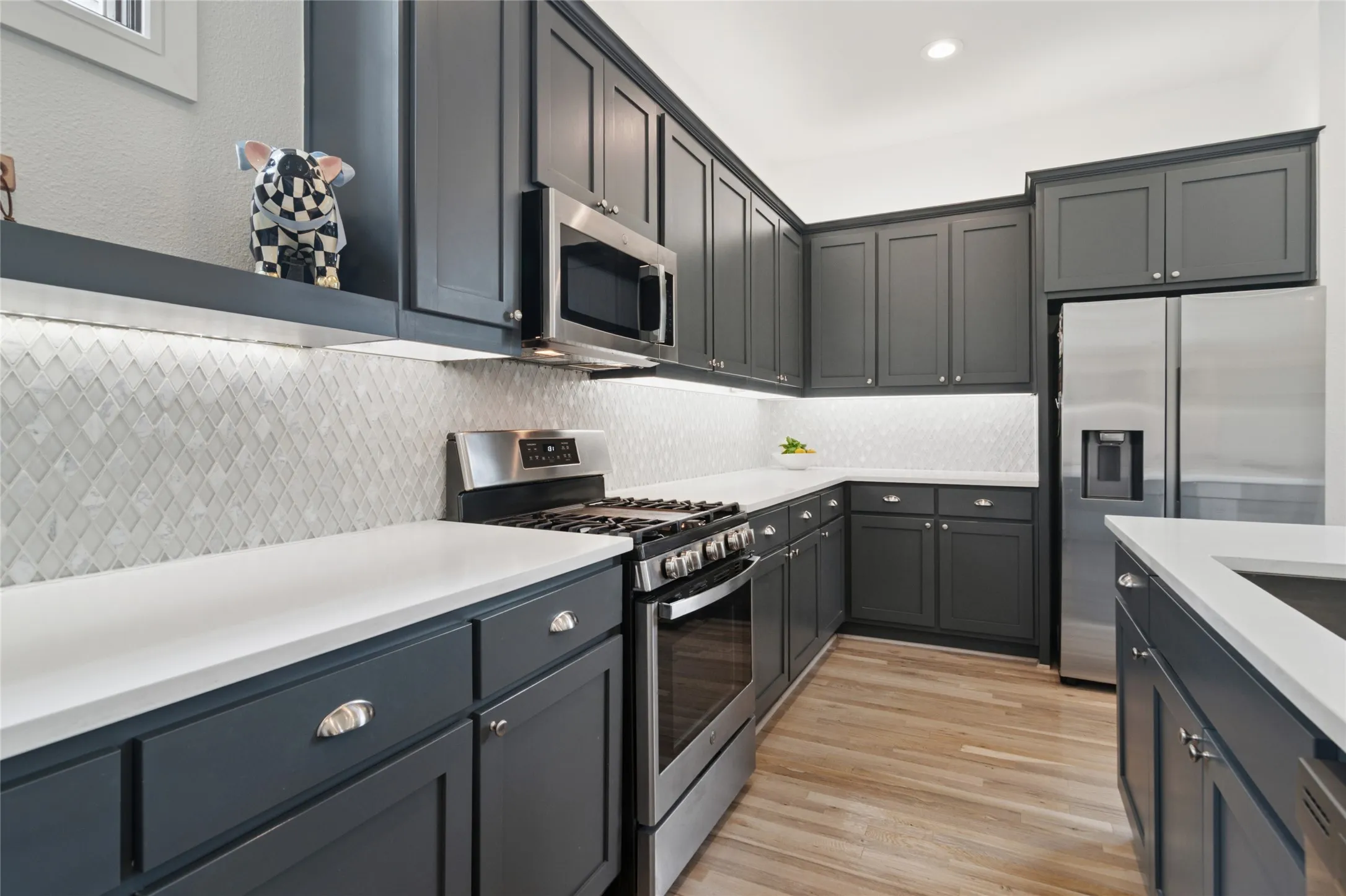 Townhouse For Sale in Dallas County , 5065 Gaston Avenue 101, Dallas, Texas 75214, 2 Bedroom, 3 Bathroom, 2 Garage spaces, 1,508 Sqft, built in 2020, Preowned, mls#21155945, Real Estate Agent in Dallas, Homes For Sale in Dallas county, Homes For Sale in Dallas, Realtor in Dallas Texas, Real Estate Brokerage Independent Realty Texas, Luminita Cordes Realtor