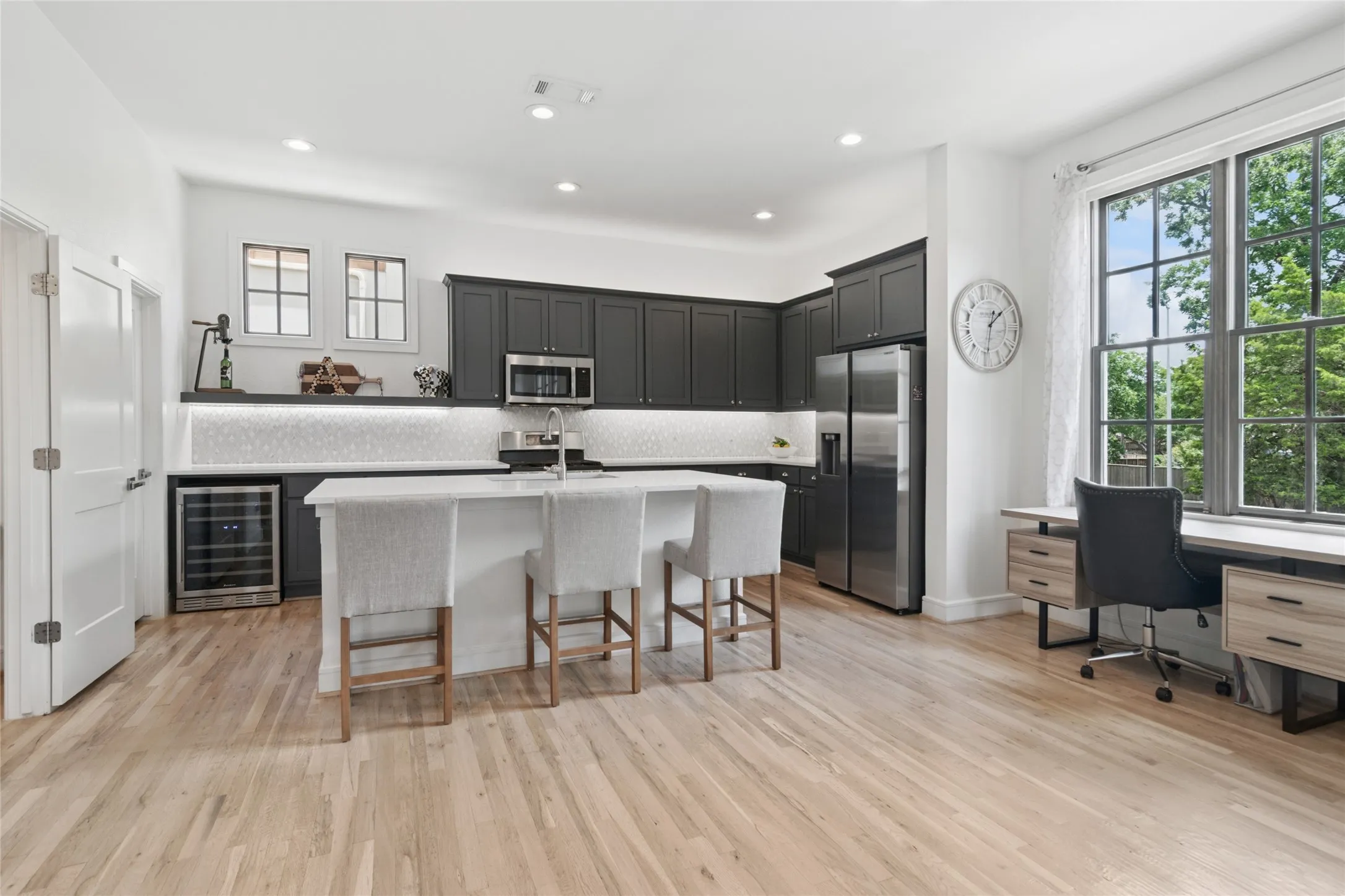 Townhouse For Sale in Dallas County , 5065 Gaston Avenue 101, Dallas, Texas 75214, 2 Bedroom, 3 Bathroom, 2 Garage spaces, 1,508 Sqft, built in 2020, Preowned, mls#21155945, Real Estate Agent in Dallas, Homes For Sale in Dallas county, Homes For Sale in Dallas, Realtor in Dallas Texas, Real Estate Brokerage Independent Realty Texas, Luminita Cordes Realtor