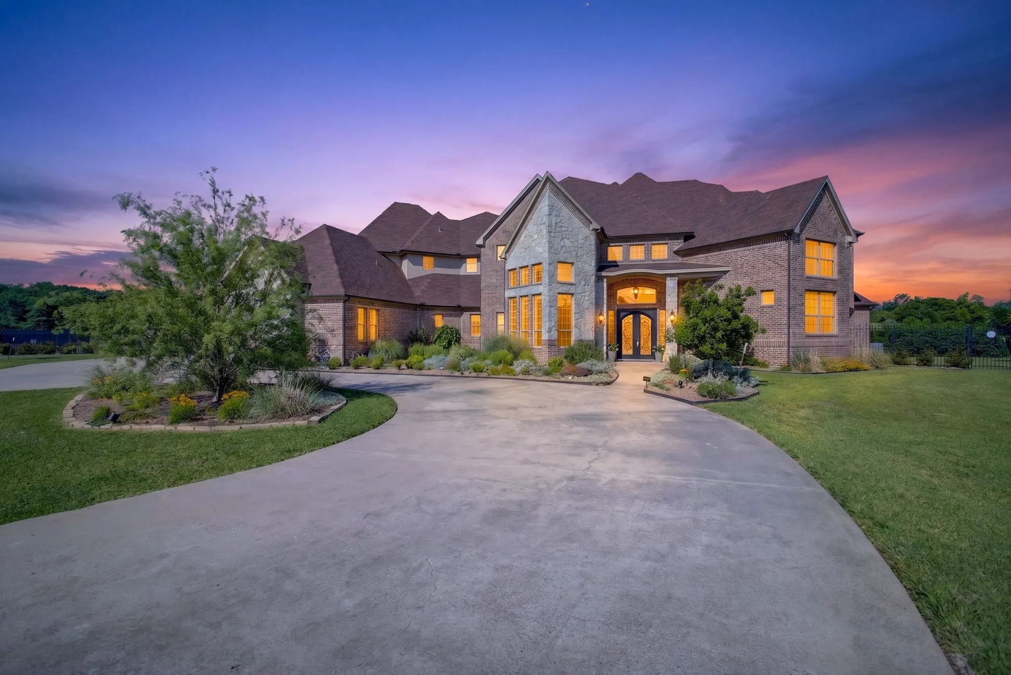 Single Family Residence For Sale in Tarrant County , 3701 Canyon Pass Trail, Burleson, Texas 76028, 5 Bedroom, 7 Bathroom, 4 Garage spaces, 6,448 Sqft, built in 2007, Preowned, mls#21155201, Real Estate Agent in Burleson, Homes For Sale in Tarrant county, Homes For Sale in Burleson, Realtor in Burleson Texas, Real Estate Brokerage Independent Realty Texas, Luminita Cordes Realtor
